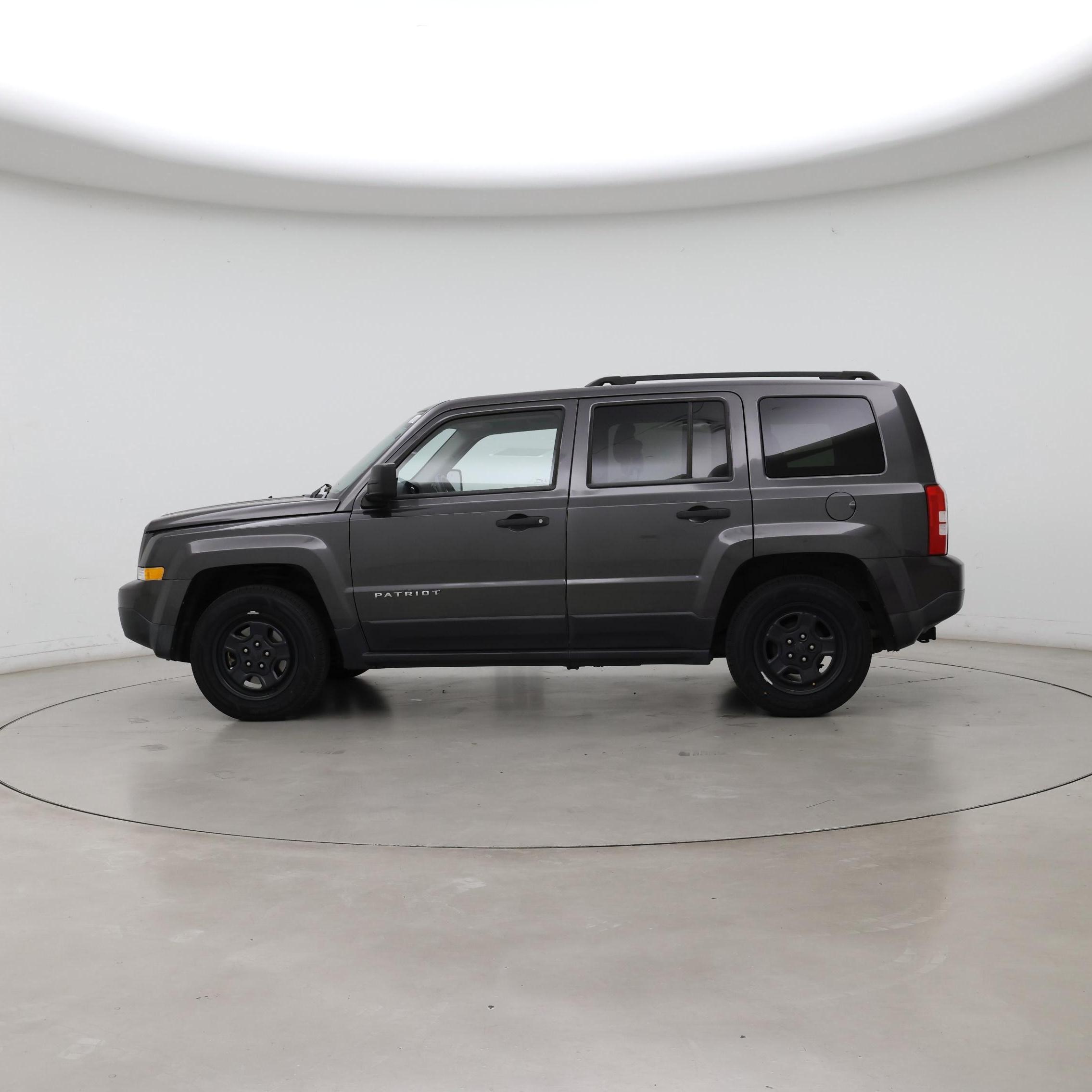 Thumbnail: 2014 Jeep Patriot - 3