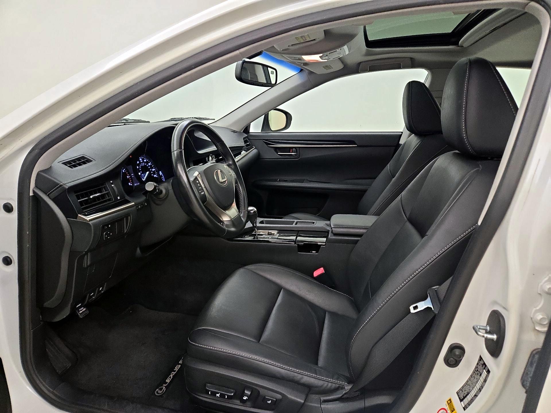 Thumbnail: 2014 Lexus ES - 11