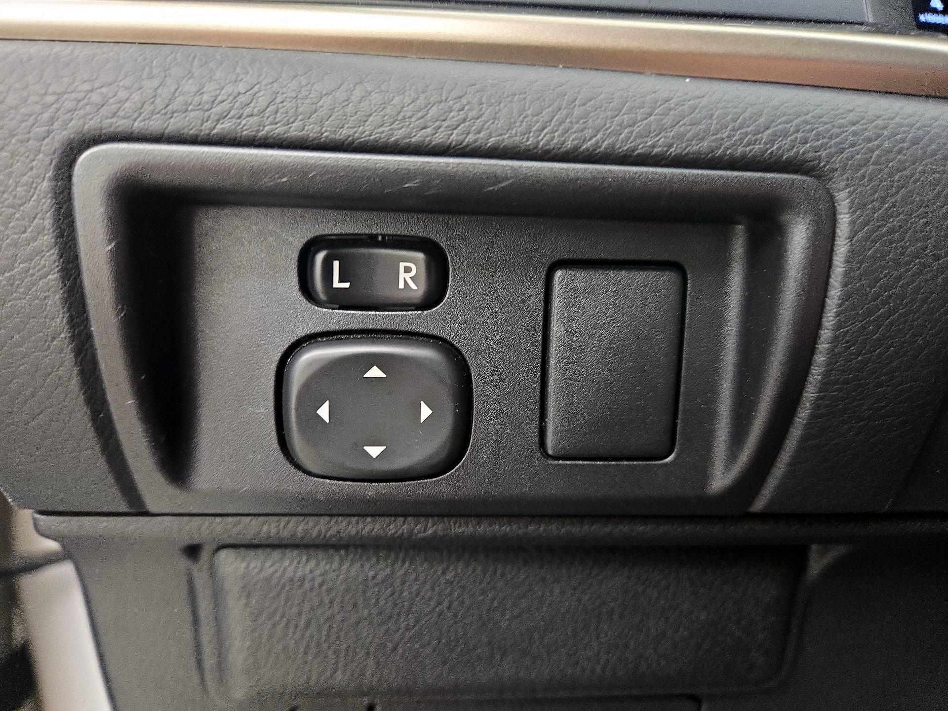 Thumbnail: 2014 Lexus ES - 13