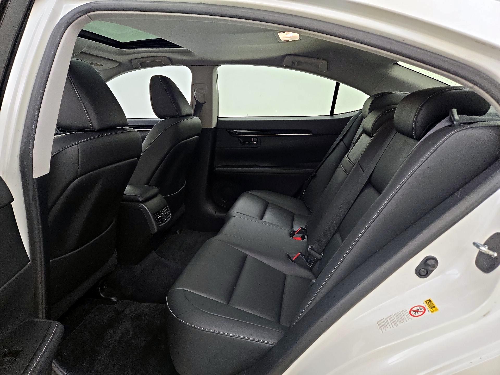 Thumbnail: 2014 Lexus ES - 19