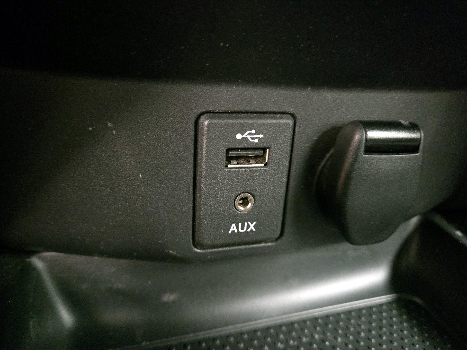 Thumbnail: 2015 Nissan Rogue - 18