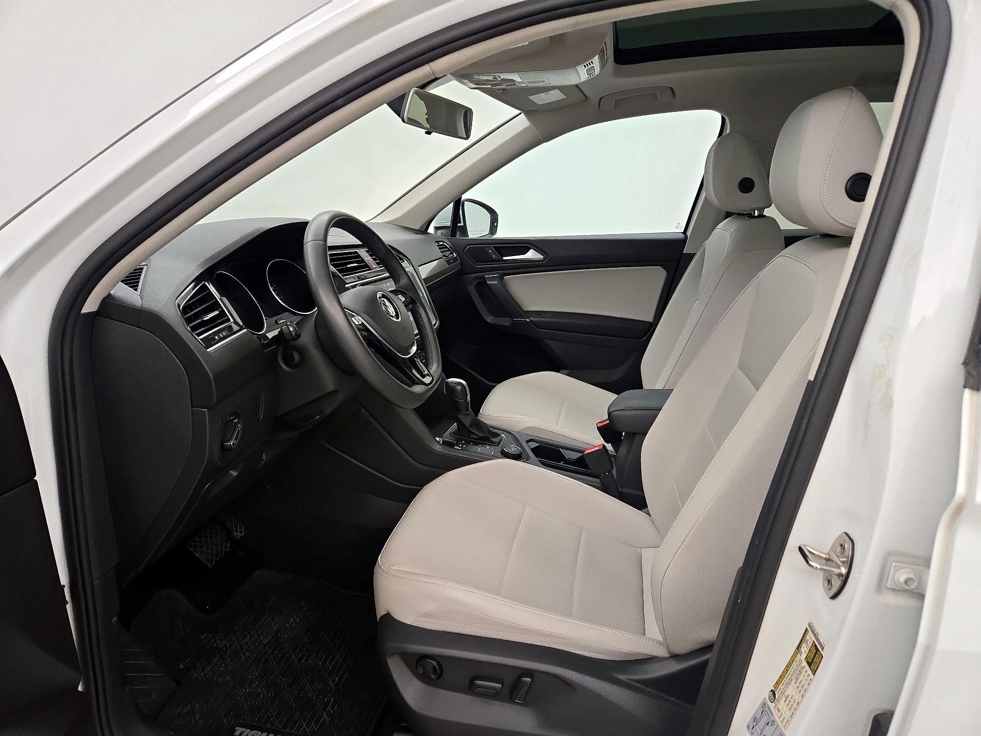 Thumbnail: 2020 Volkswagen Tiguan - 11