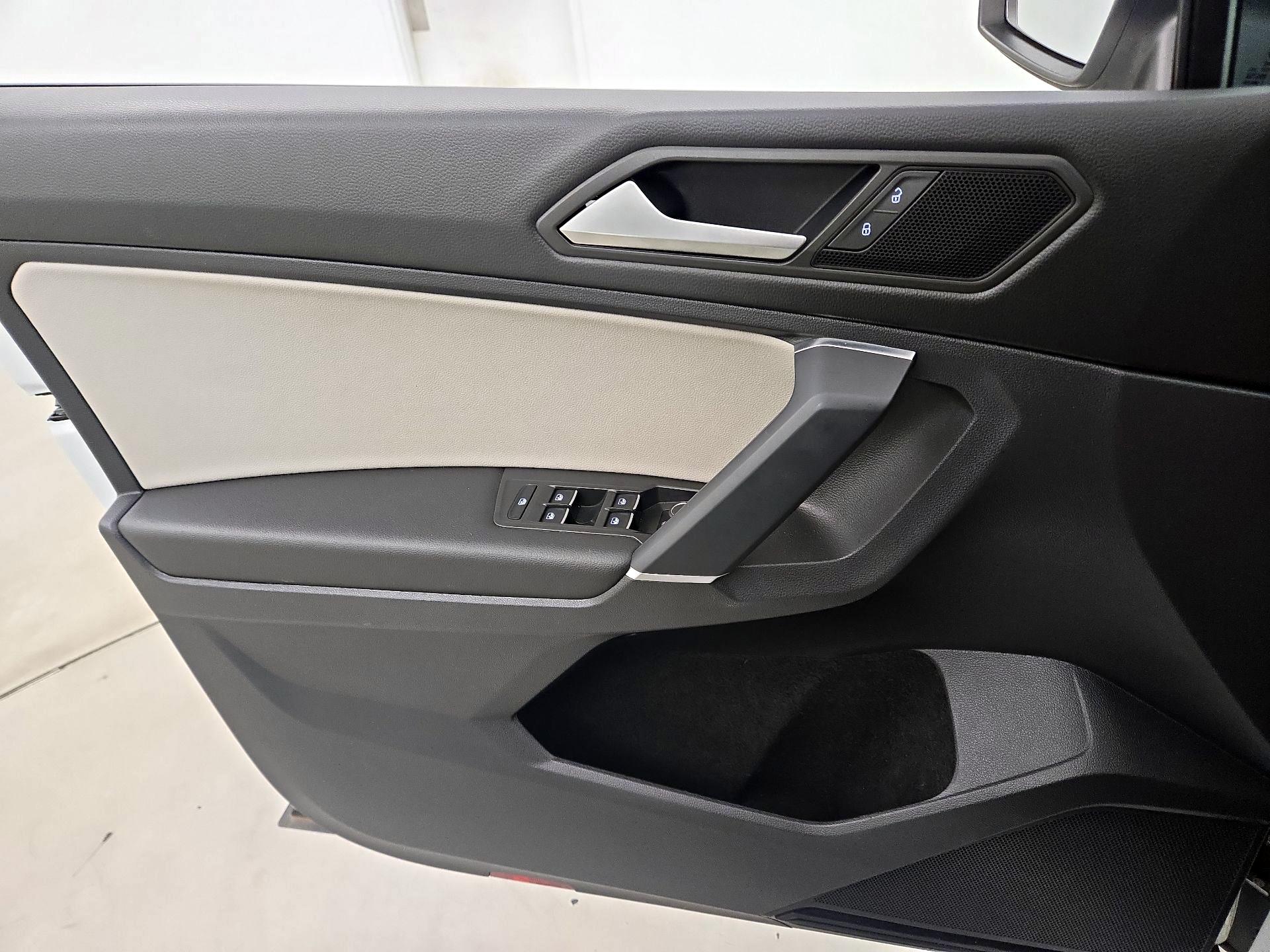 Thumbnail: 2020 Volkswagen Tiguan - 12