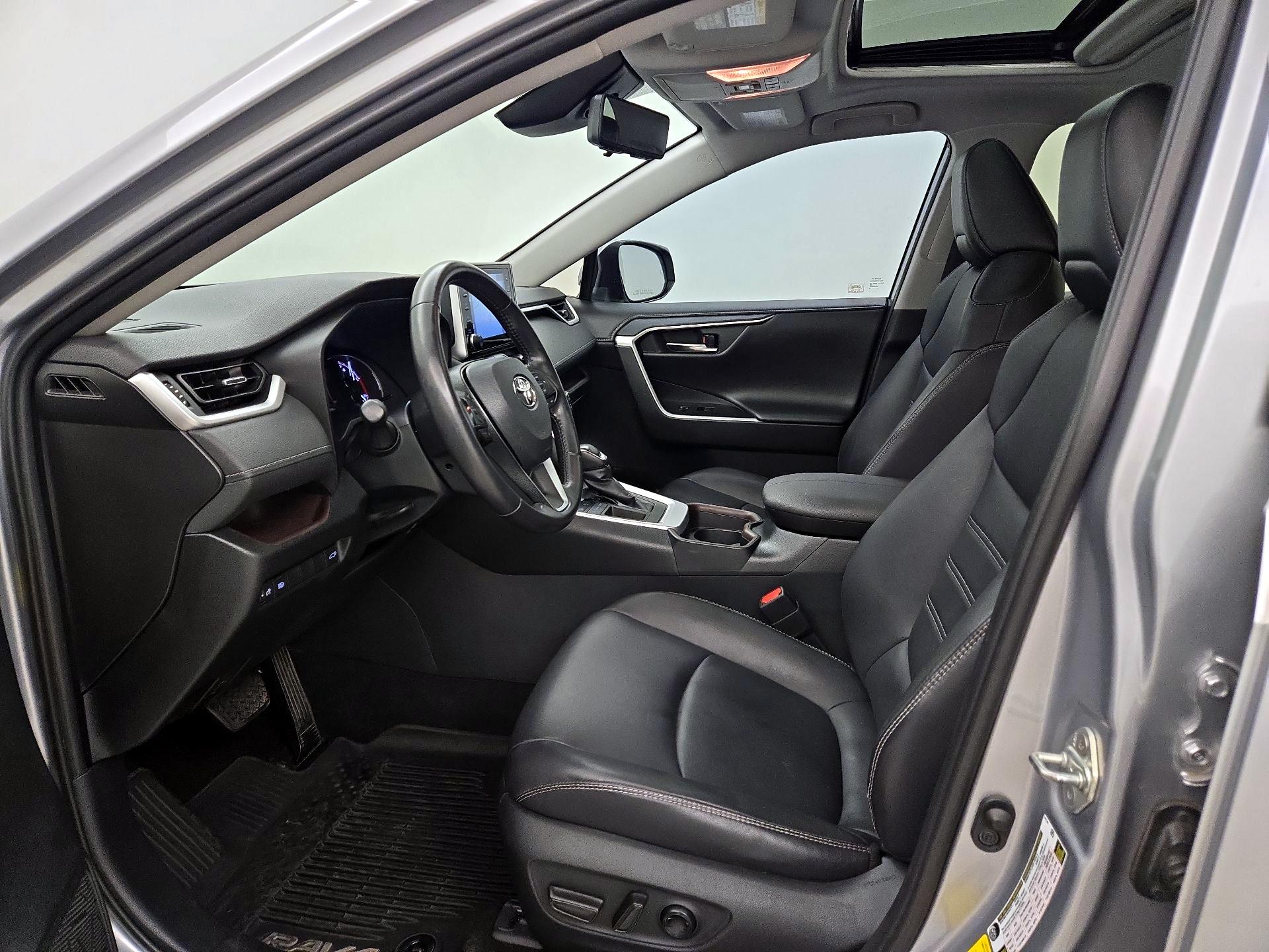 Thumbnail: 2019 Toyota RAV4 - 11