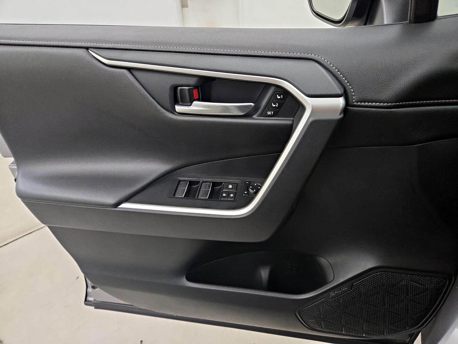 Thumbnail: 2019 Toyota RAV4 - 12