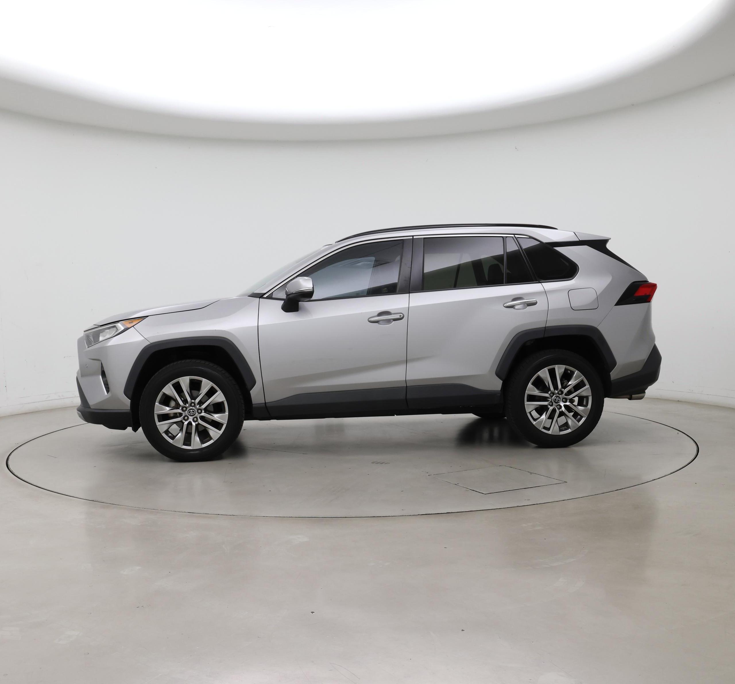Thumbnail: 2019 Toyota RAV4 - 3