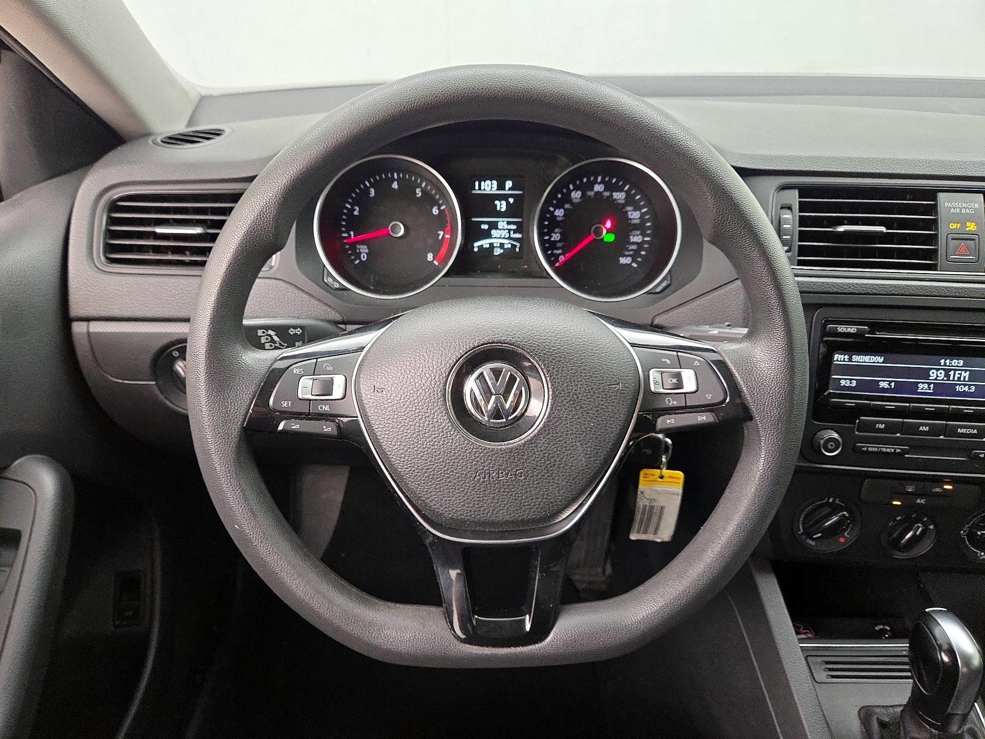Thumbnail: 2015 Volkswagen Jetta - 10