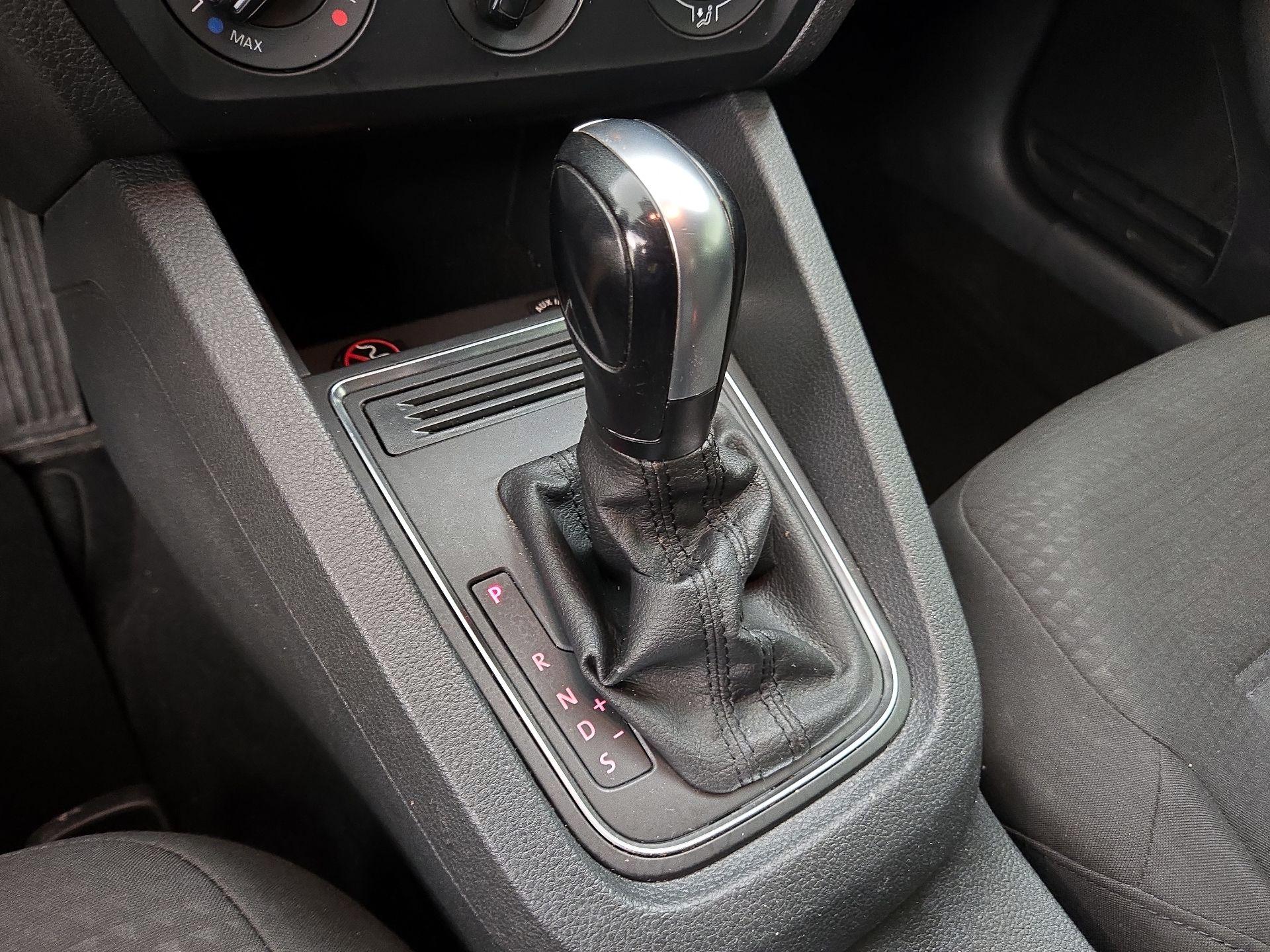 Thumbnail: 2015 Volkswagen Jetta - 16