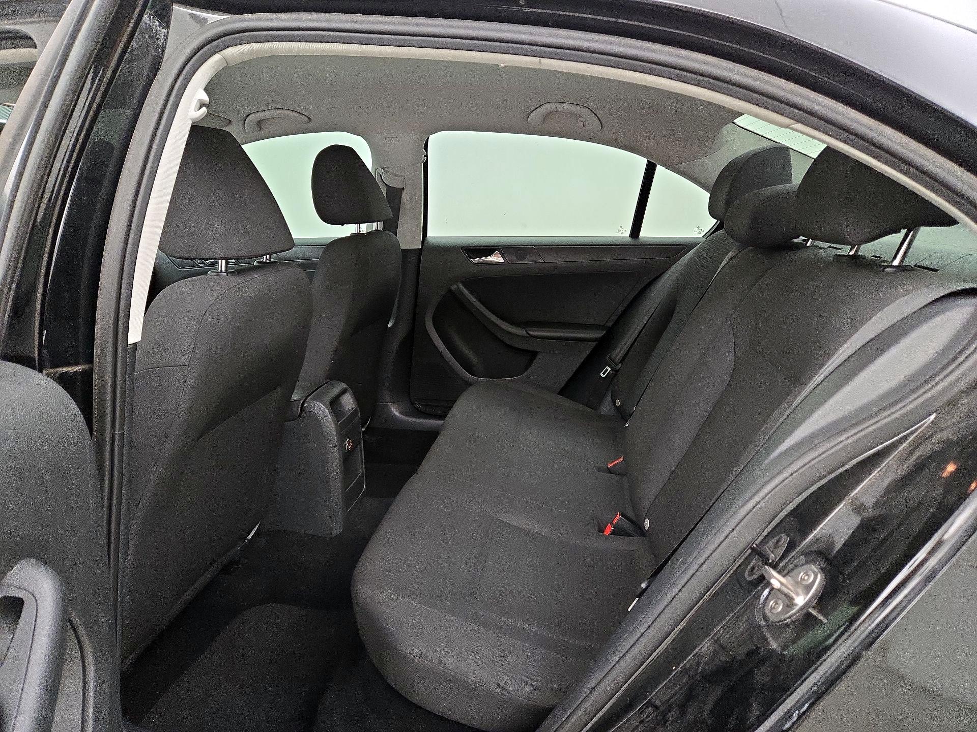 Thumbnail: 2015 Volkswagen Jetta - 18