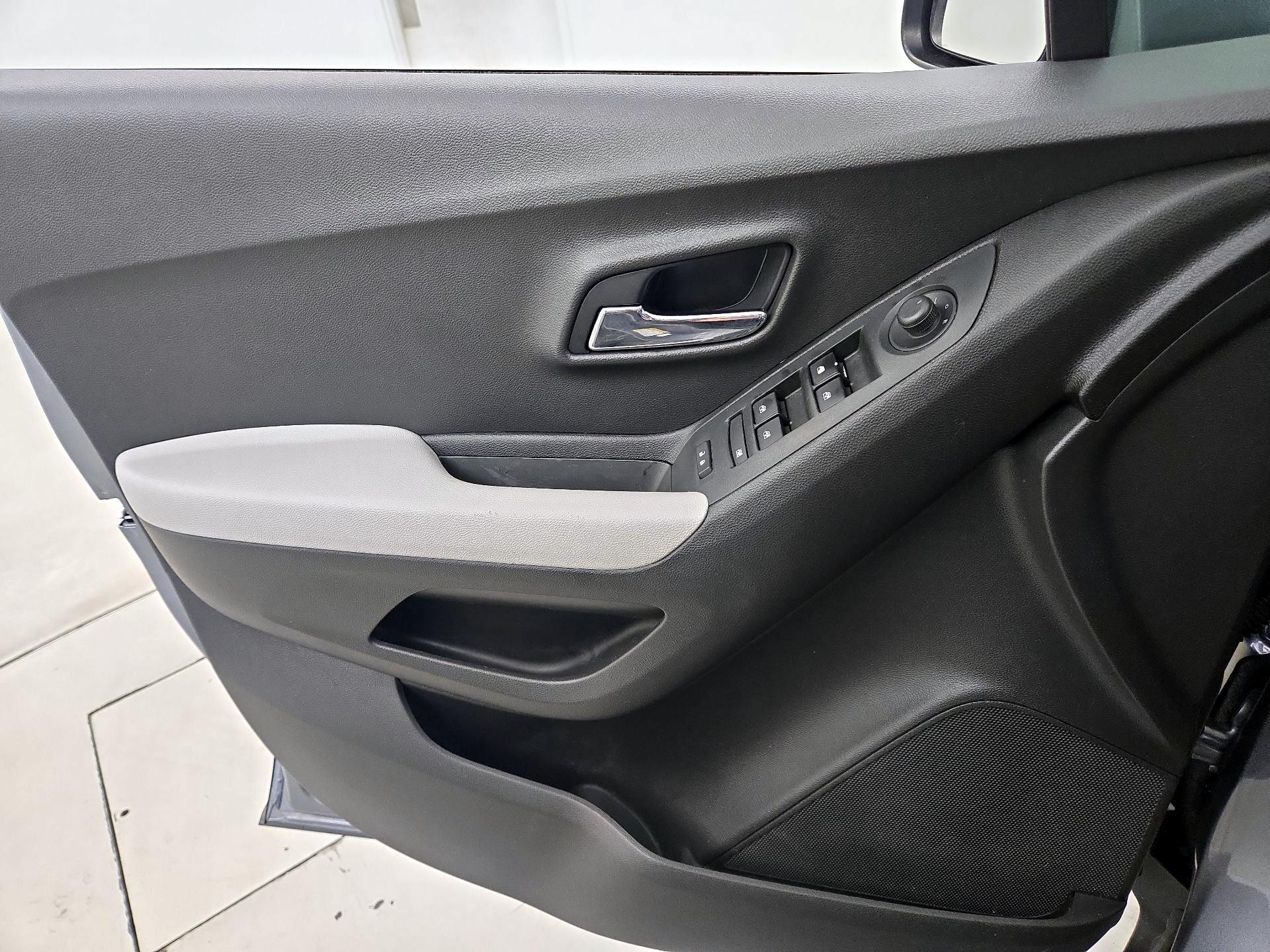 Thumbnail: 2020 Chevrolet Trax - 12