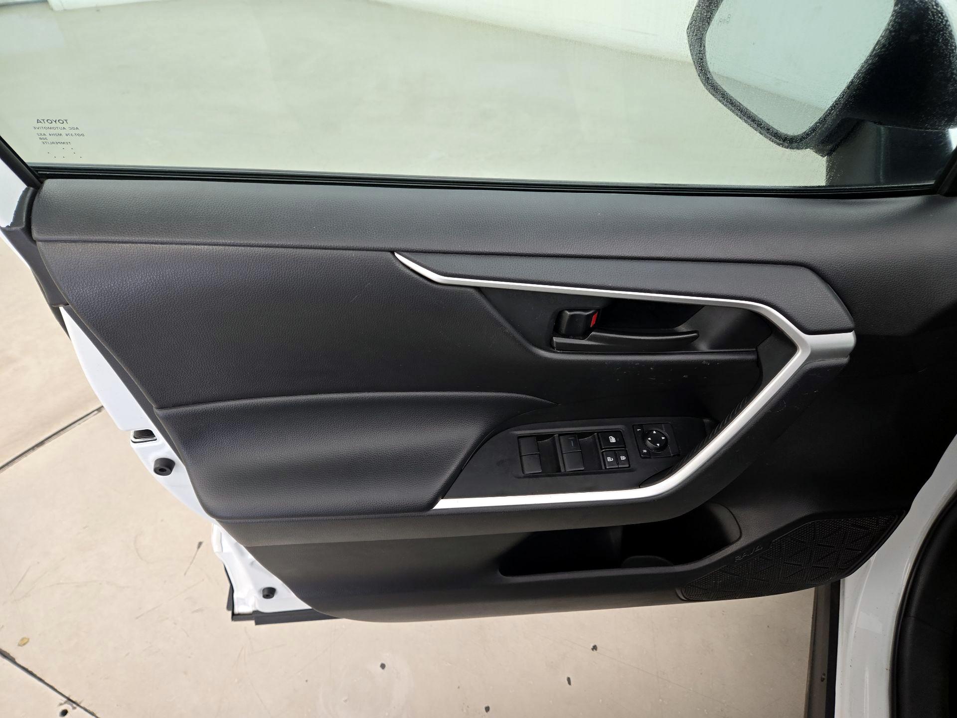 Thumbnail: 2023 Toyota RAV4 - 12