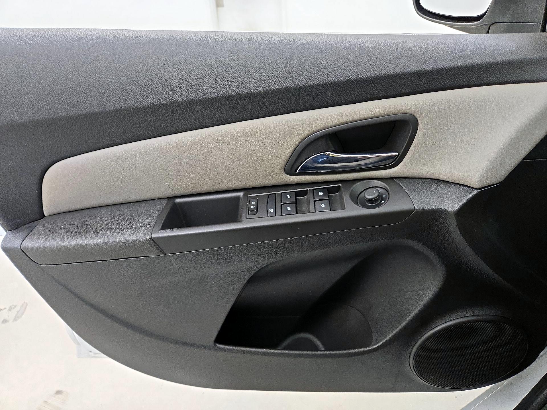 Thumbnail: 2015 Chevrolet Cruze - 12