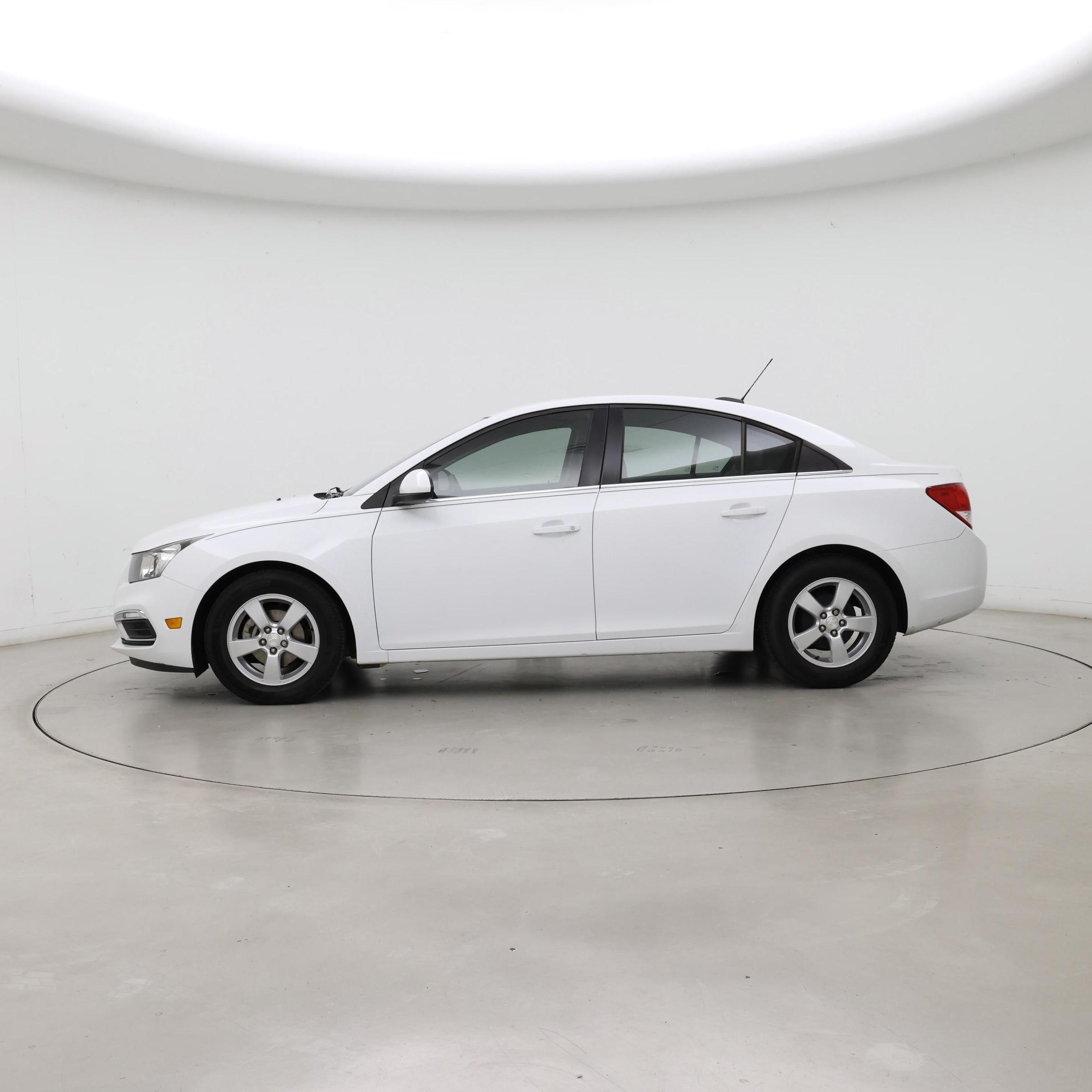 Thumbnail: 2015 Chevrolet Cruze - 3