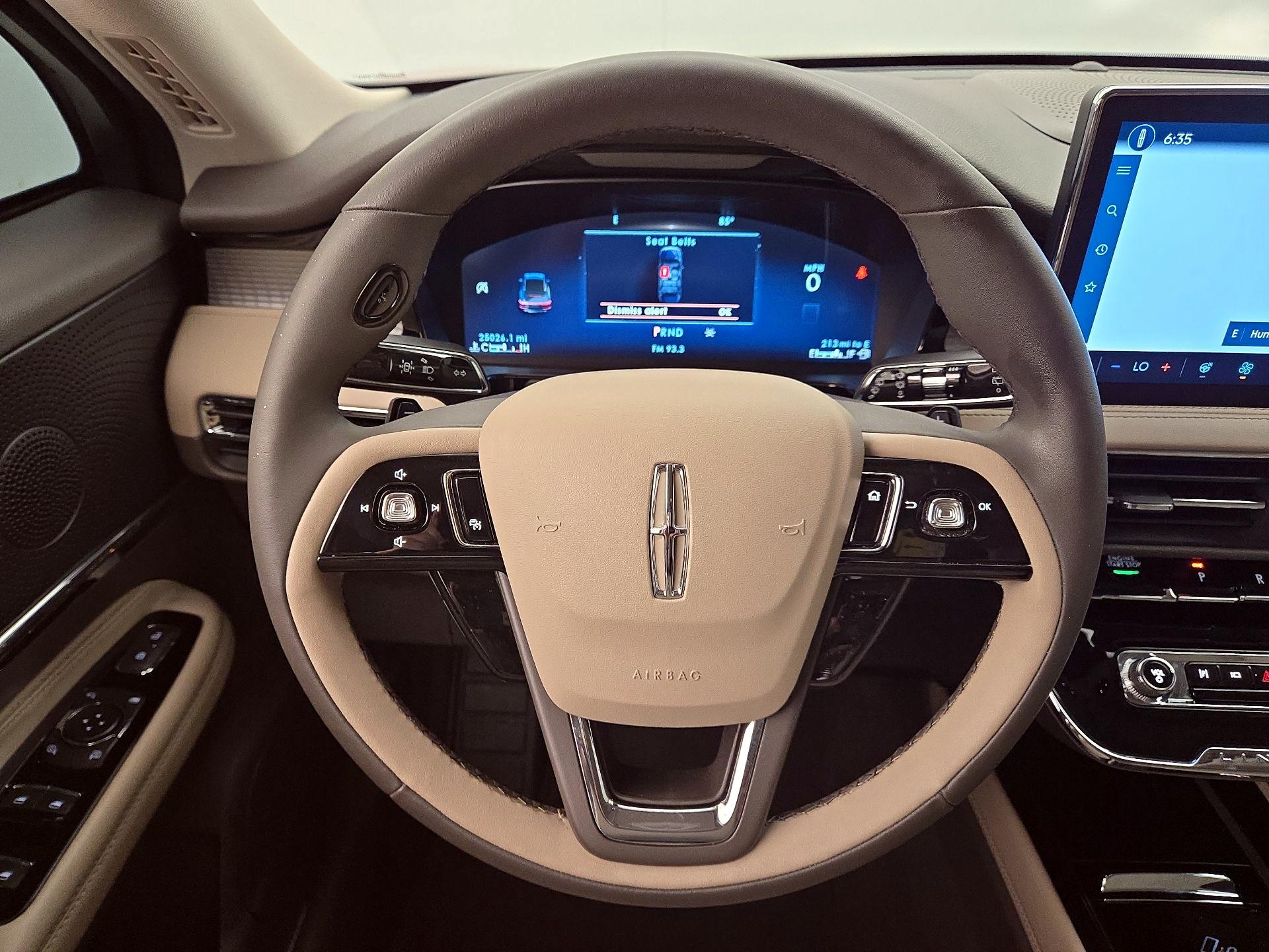 Thumbnail: 2023 Lincoln Corsair - 10