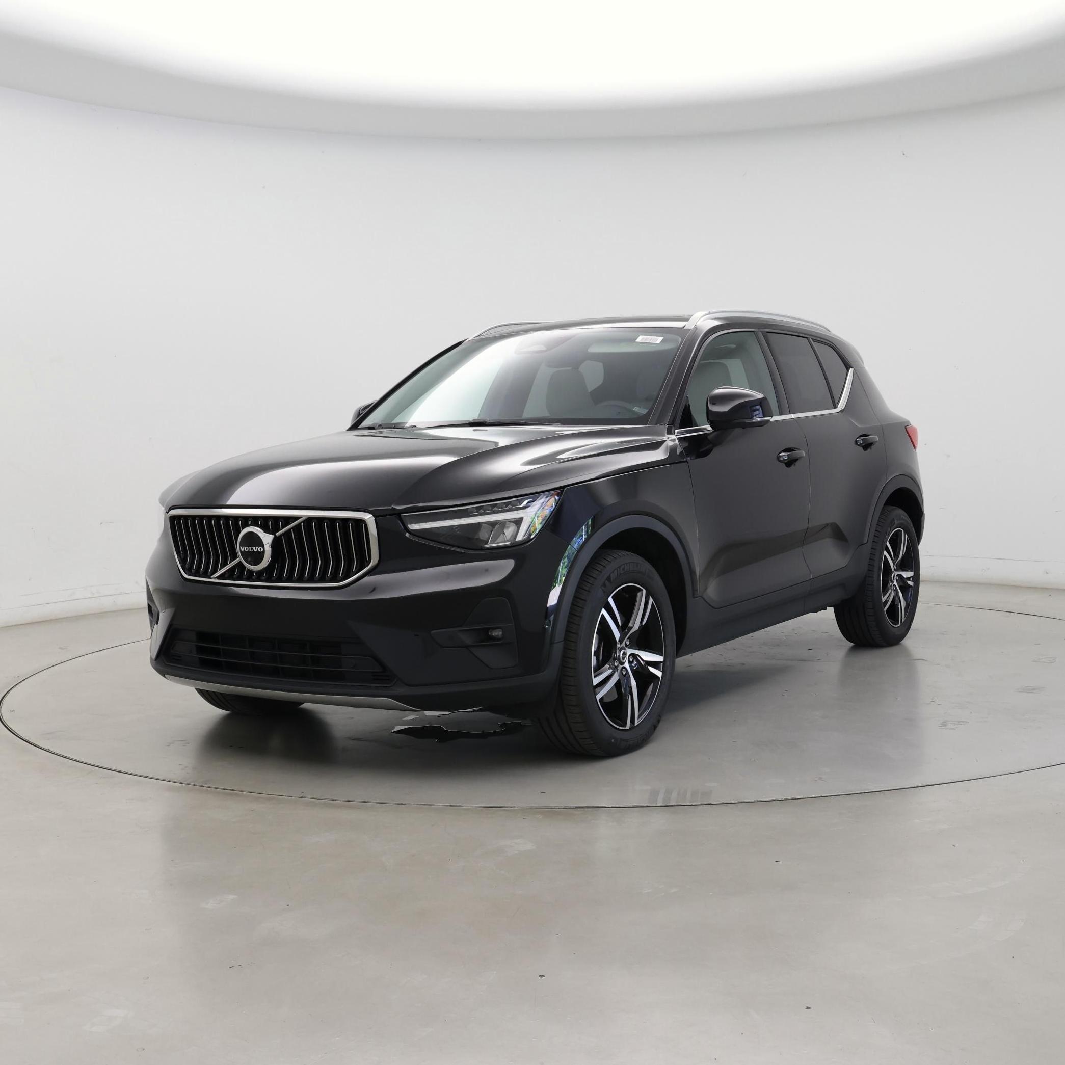 Thumbnail: 2023 Volvo XC40 - 4