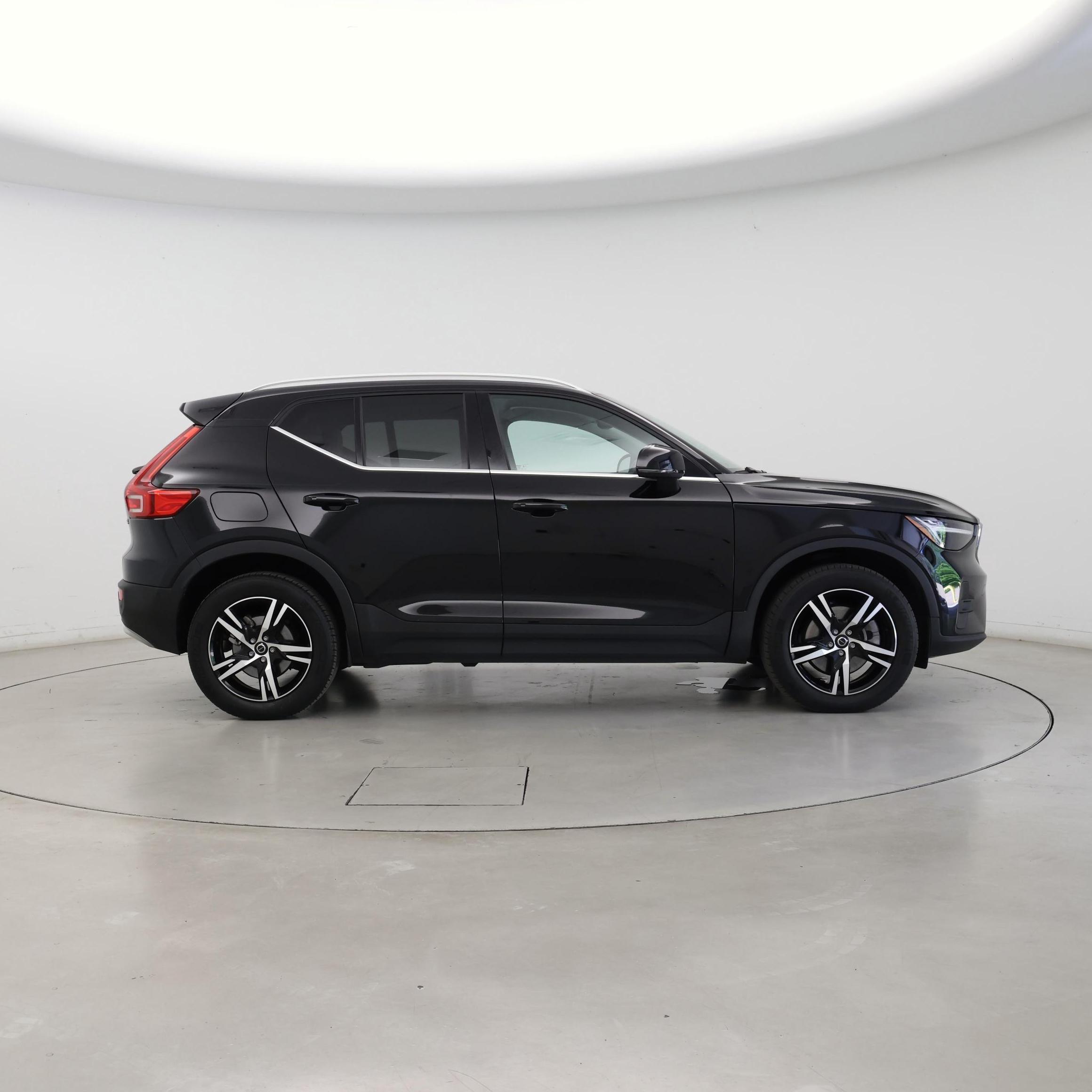 Thumbnail: 2023 Volvo XC40 - 7