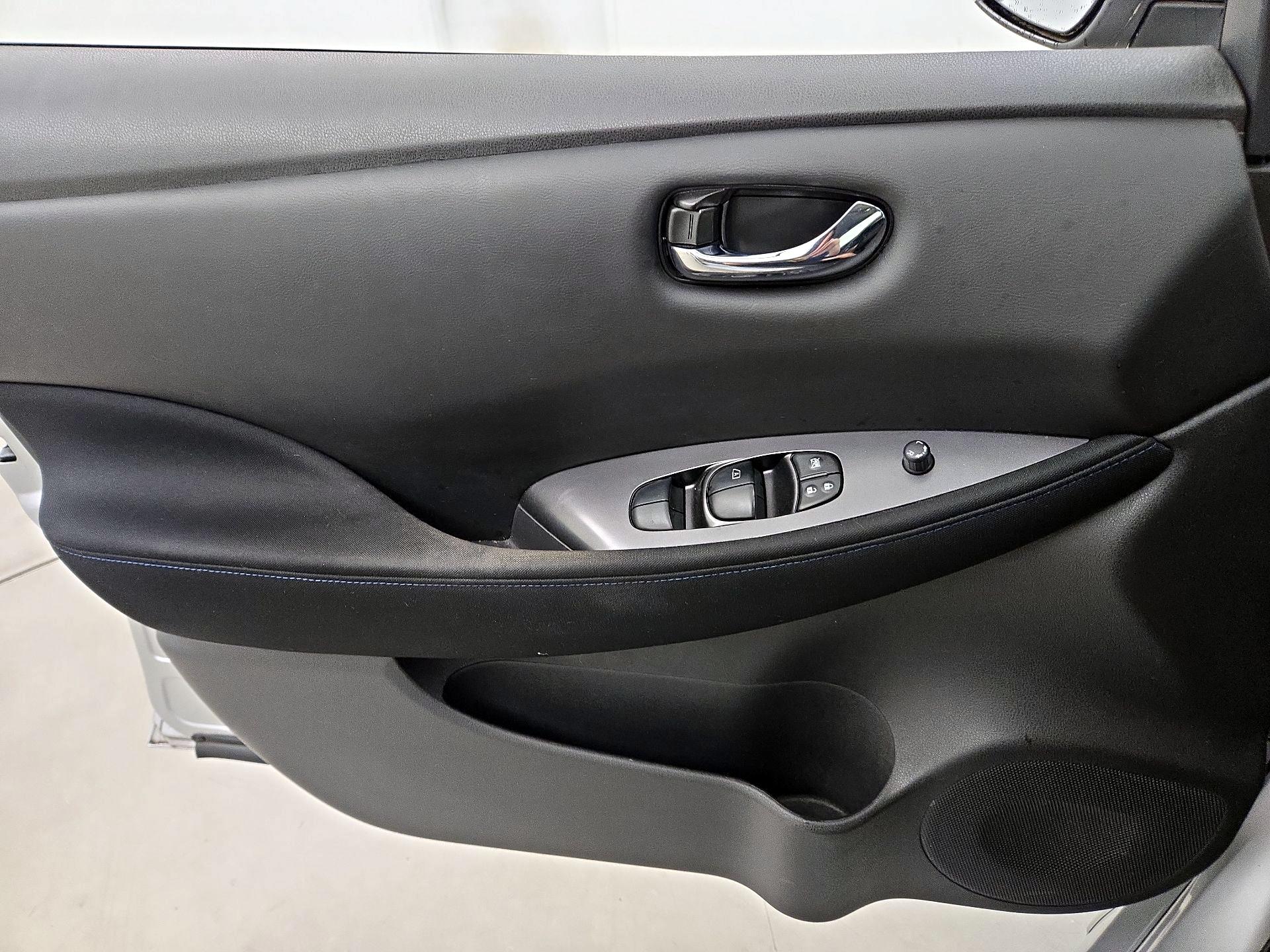 Thumbnail: 2022 Nissan Leaf - 12