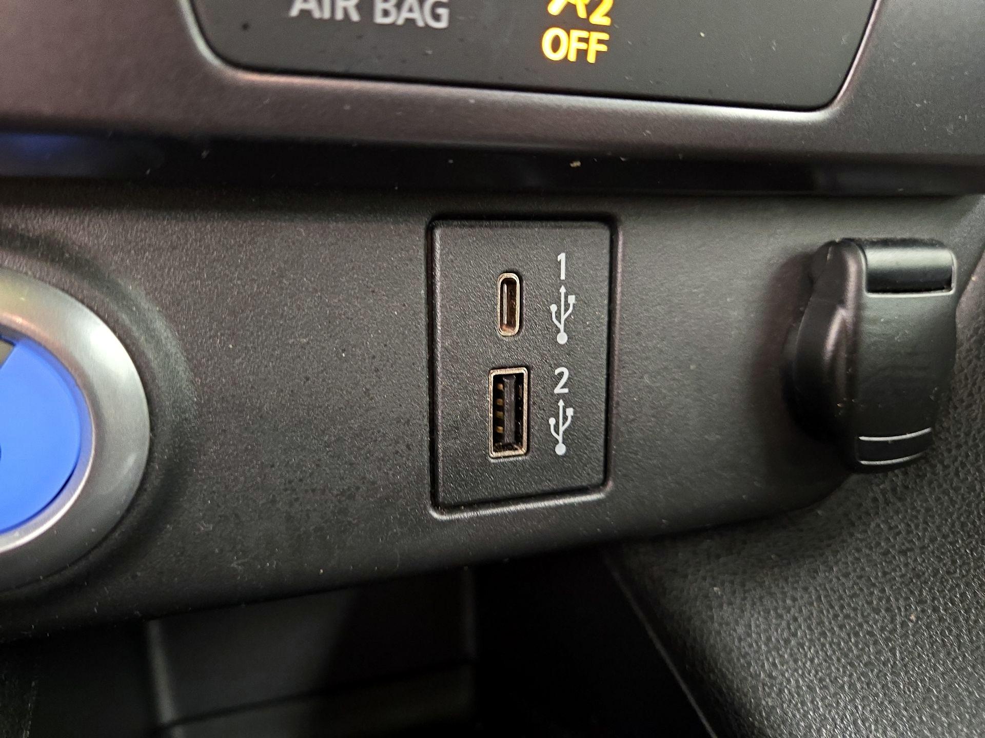 Thumbnail: 2022 Nissan Leaf - 18