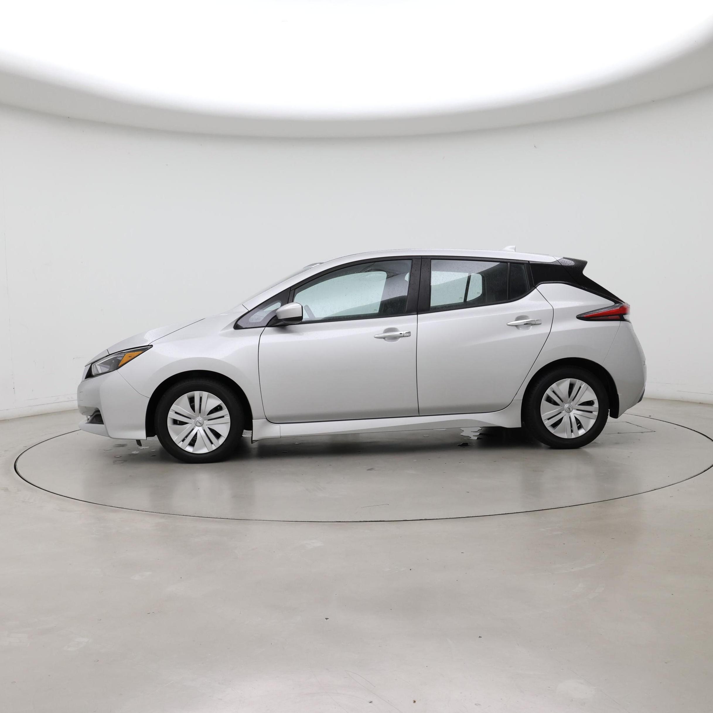 Thumbnail: 2022 Nissan Leaf - 3