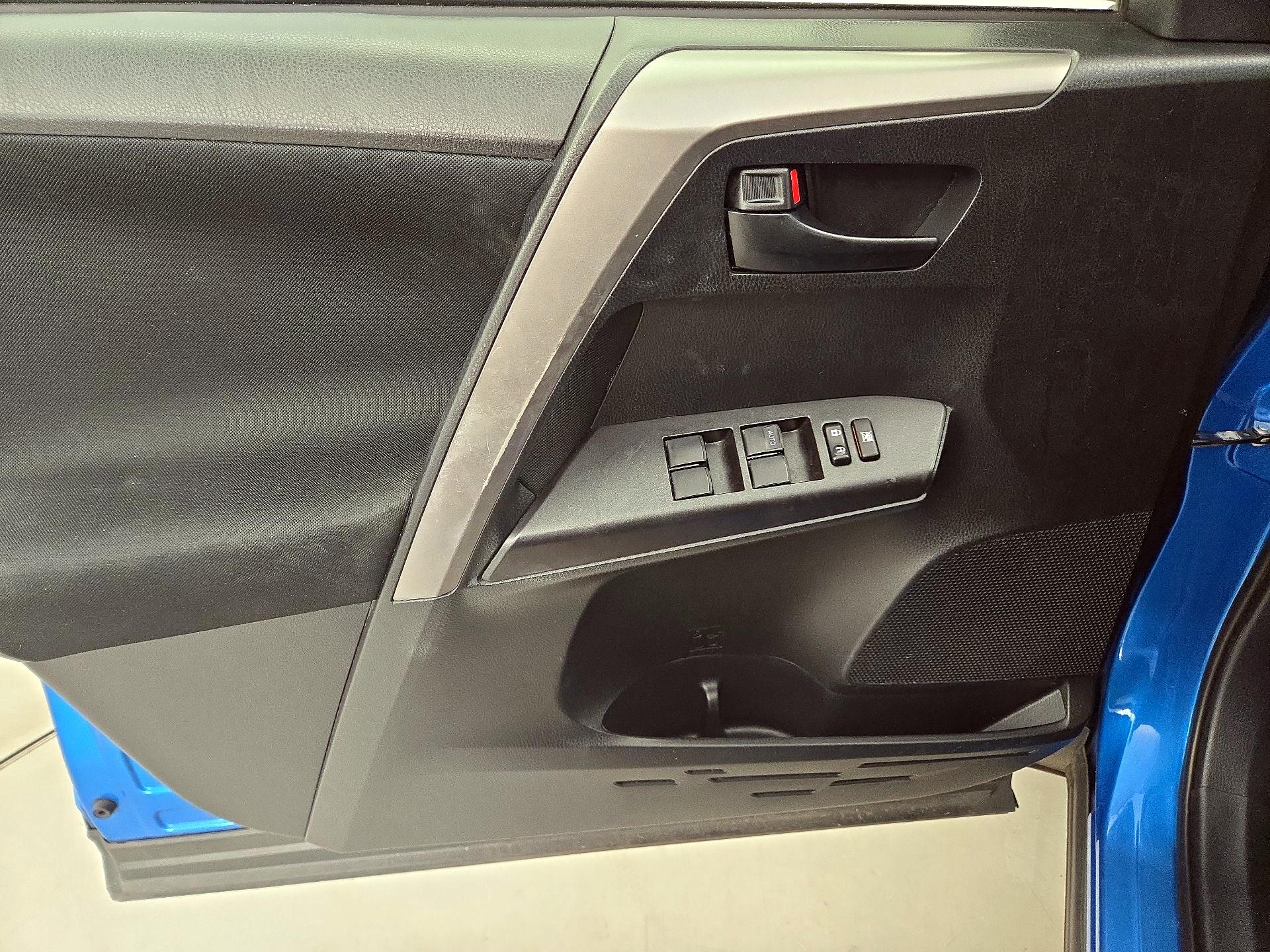 Thumbnail: 2017 Toyota RAV4 - 12