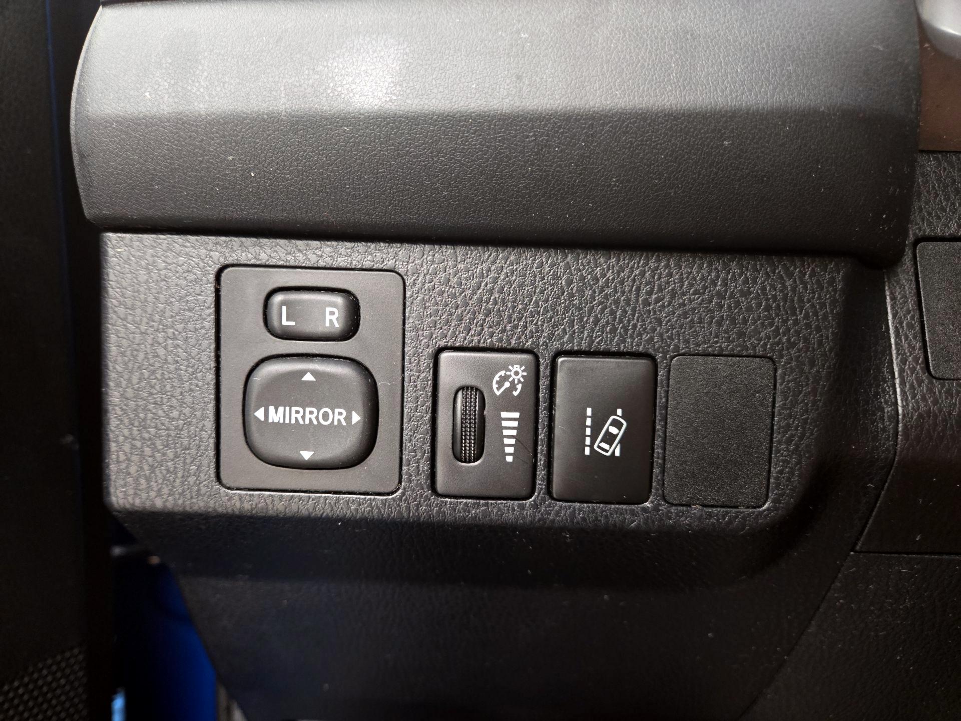 Thumbnail: 2017 Toyota RAV4 - 13