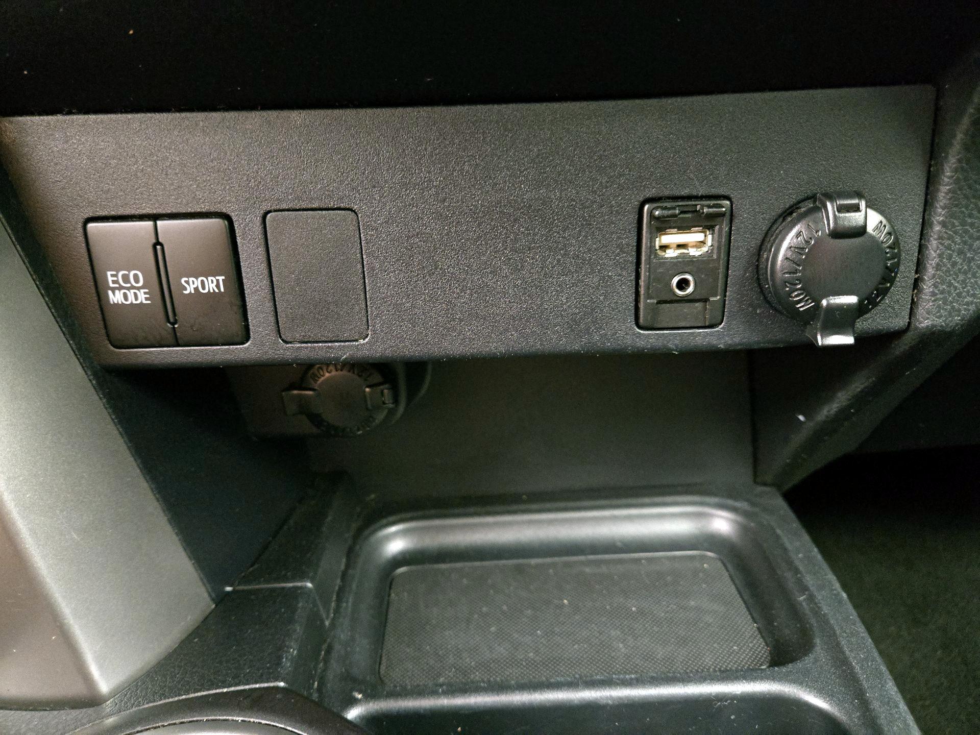 Thumbnail: 2017 Toyota RAV4 - 18