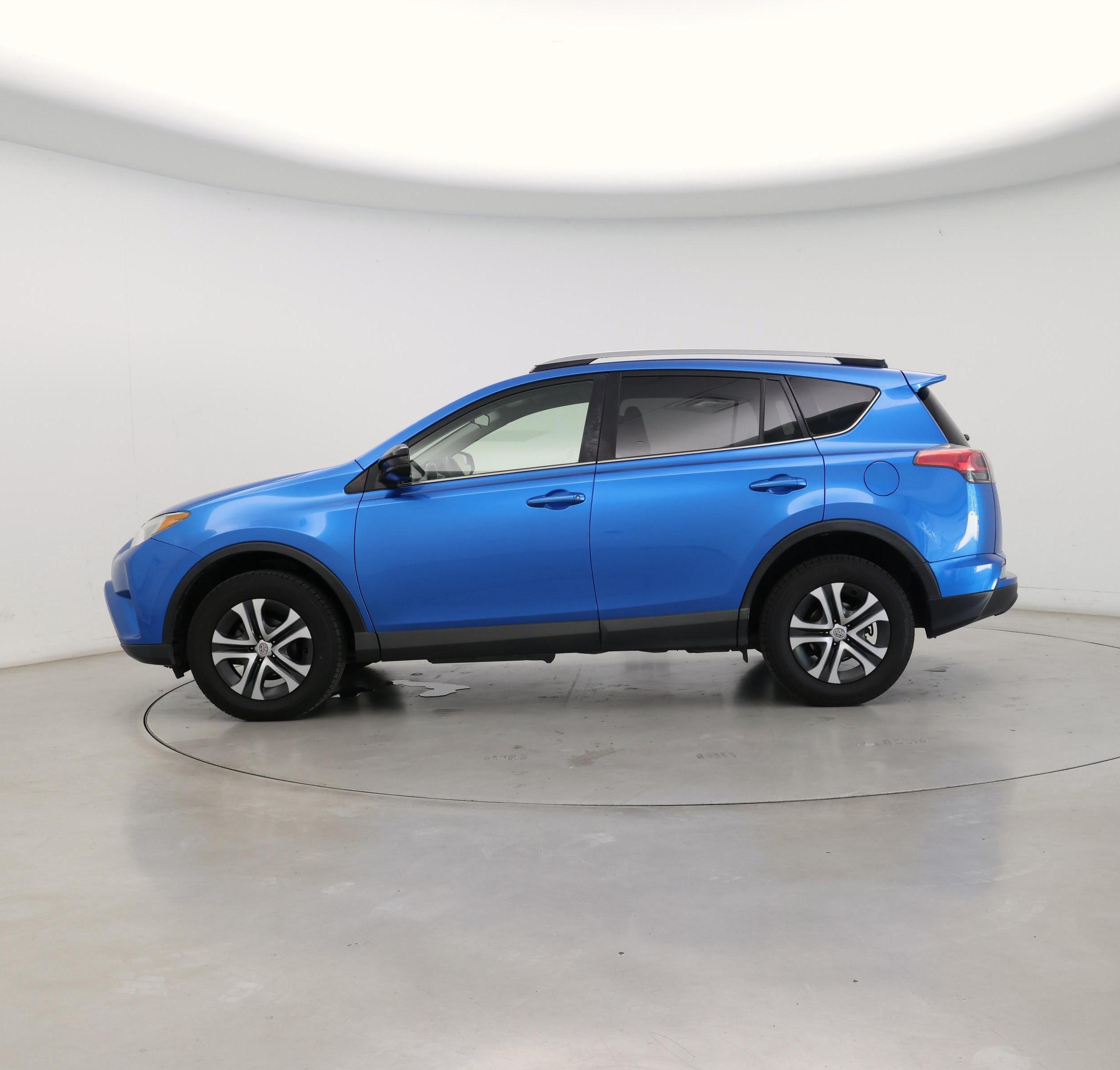 Thumbnail: 2017 Toyota RAV4 - 3