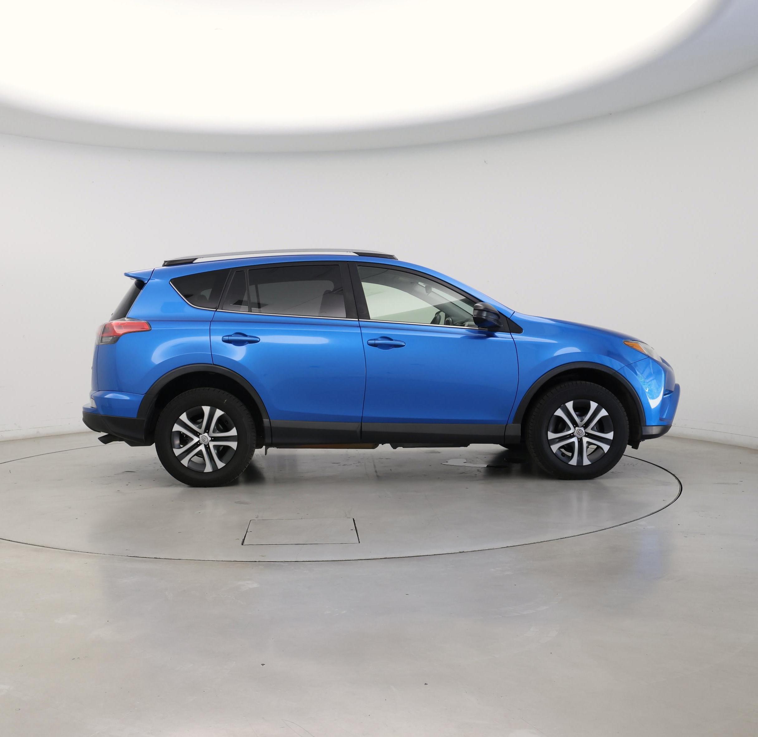 Thumbnail: 2017 Toyota RAV4 - 7