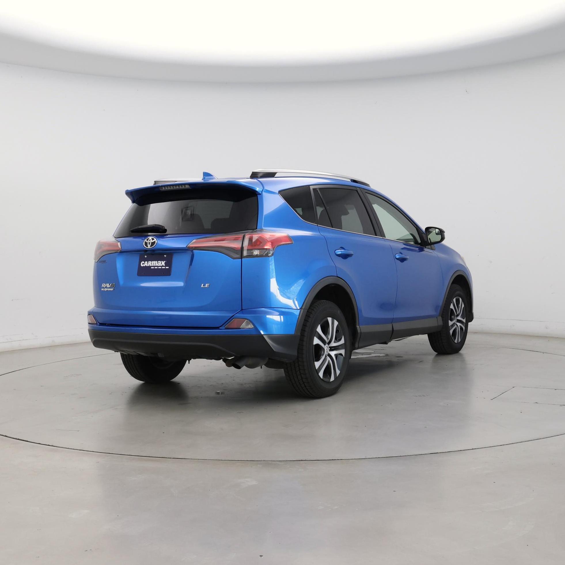 Thumbnail: 2017 Toyota RAV4 - 8
