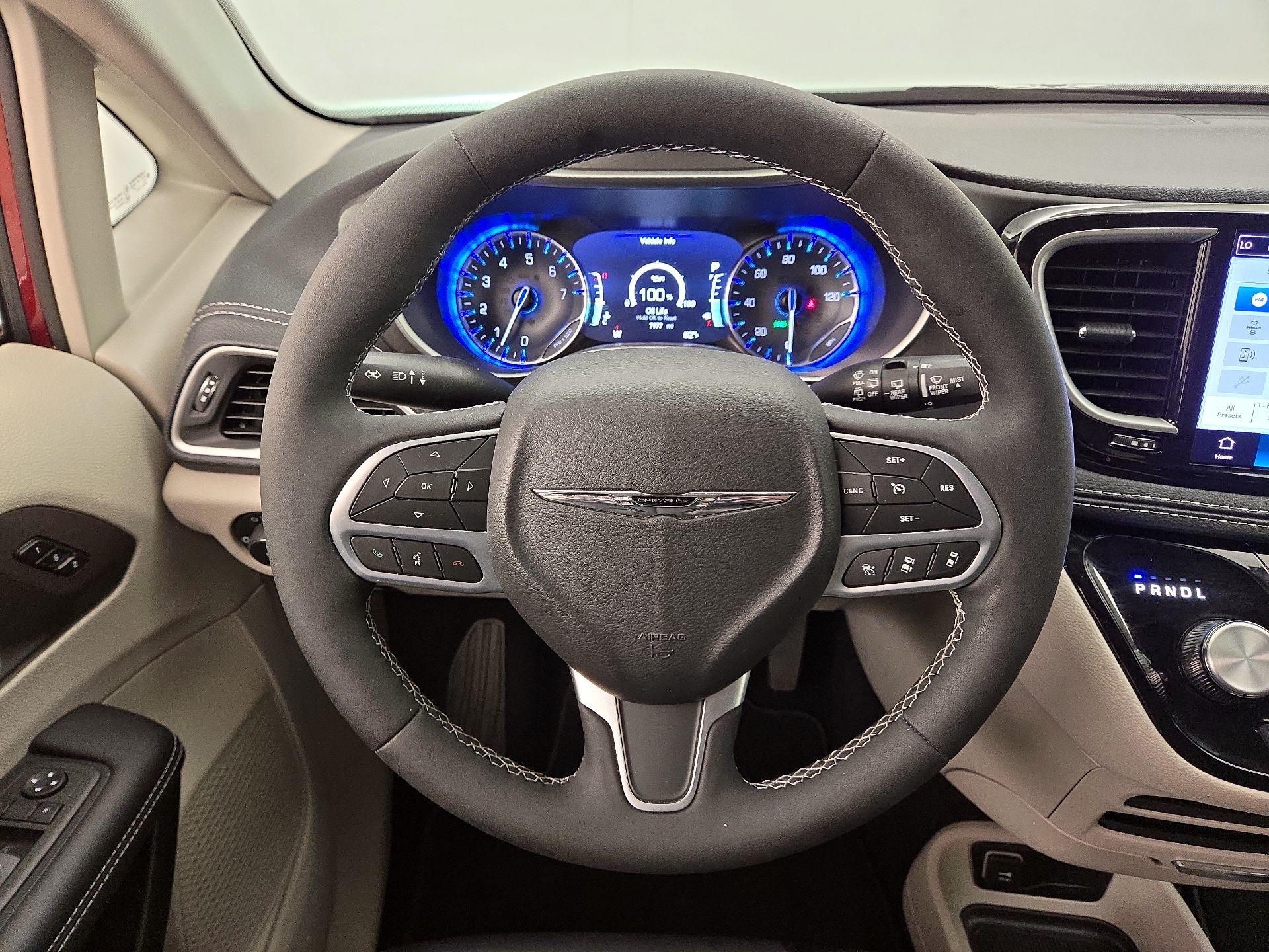 Thumbnail: 2023 Chrysler Pacifica - 10