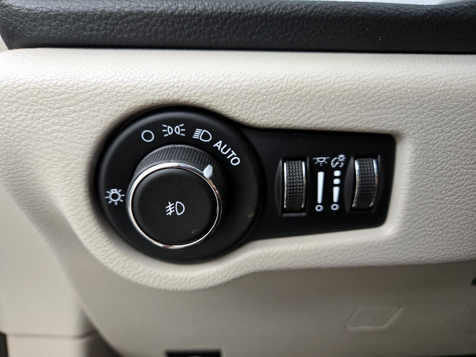 Thumbnail: 2023 Chrysler Pacifica - 13