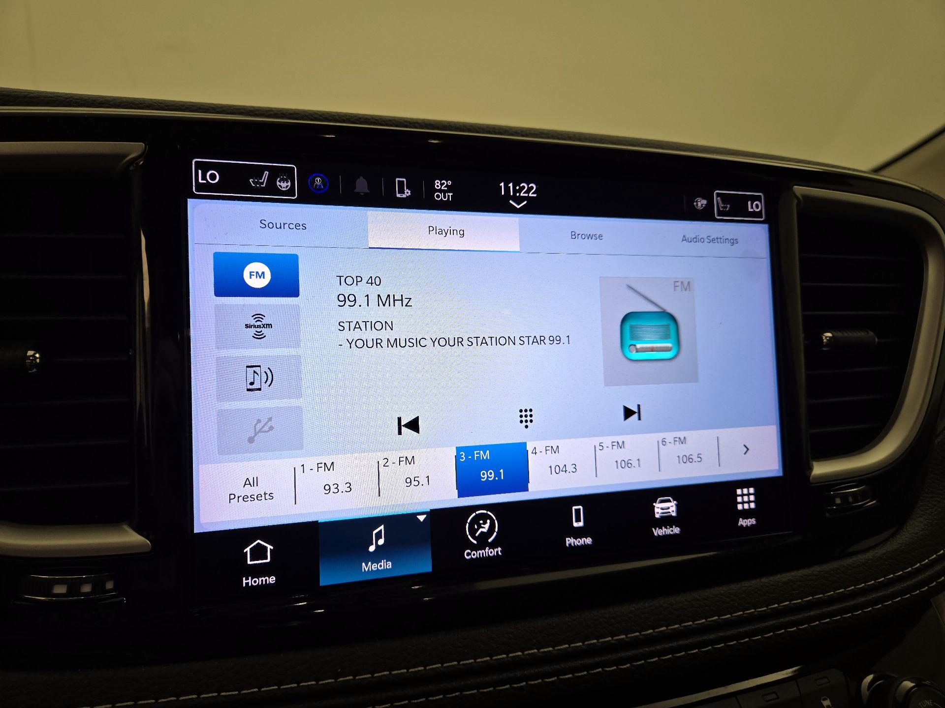 Thumbnail: 2023 Chrysler Pacifica - 15