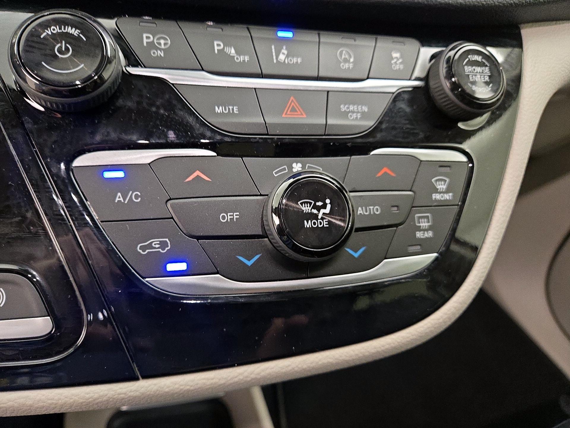 Thumbnail: 2023 Chrysler Pacifica - 16