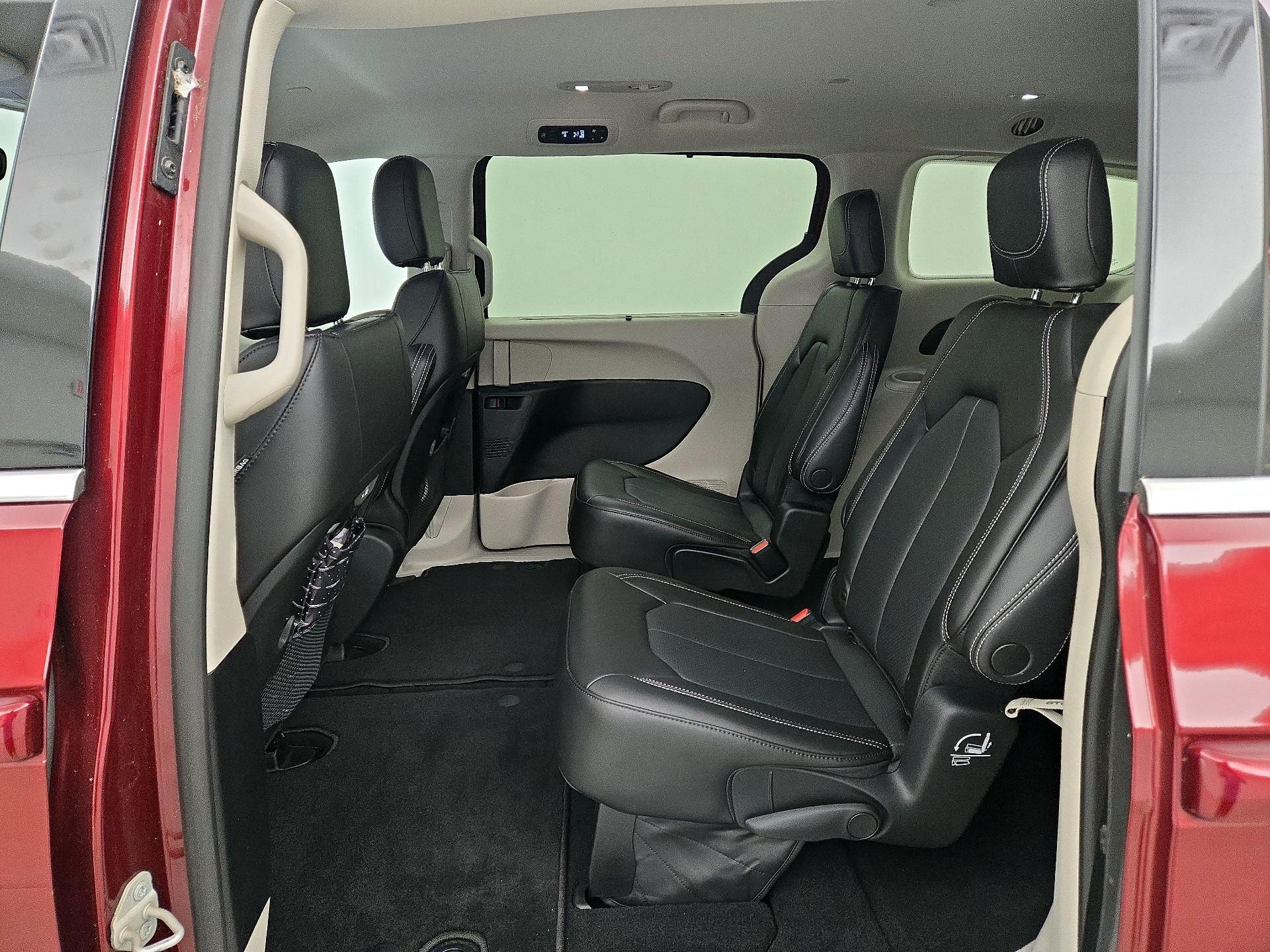 Thumbnail: 2023 Chrysler Pacifica - 19