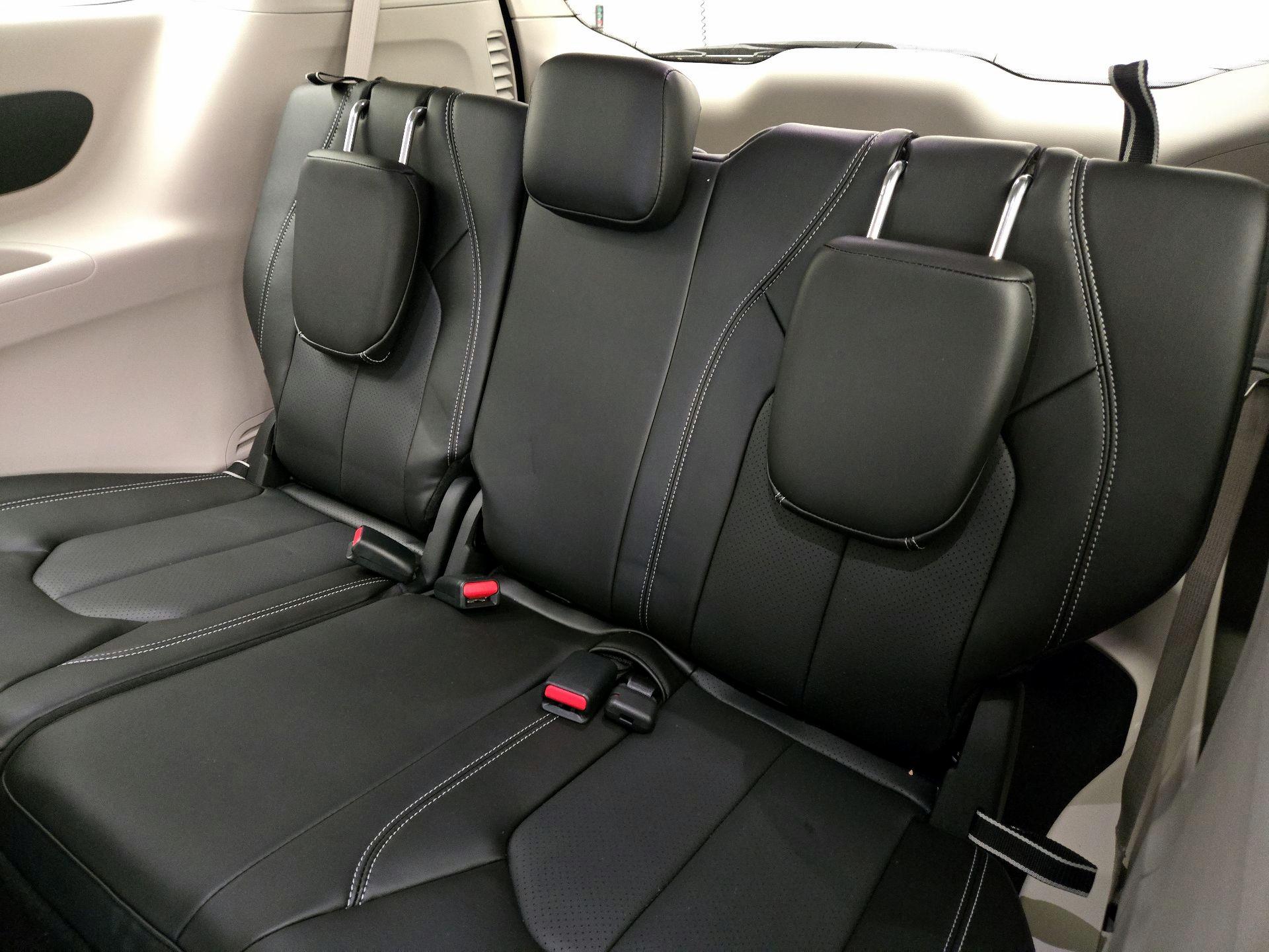 Thumbnail: 2023 Chrysler Pacifica - 20