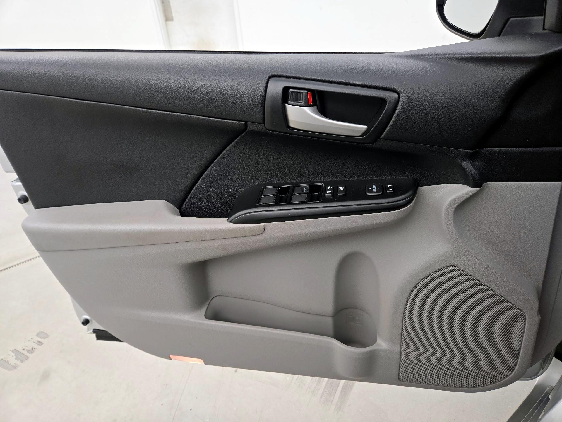 Thumbnail: 2014 Toyota Camry - 12
