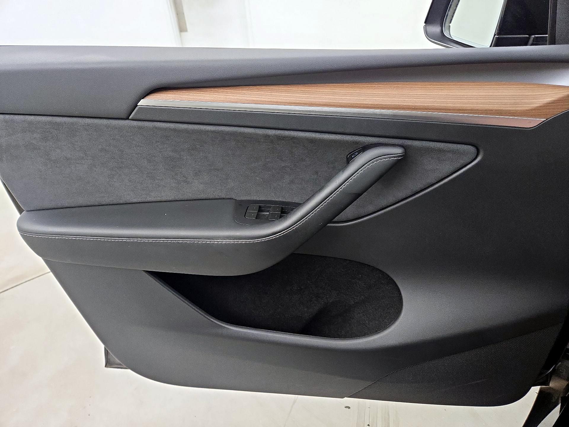 Thumbnail: 2023 Tesla Model Y - 12