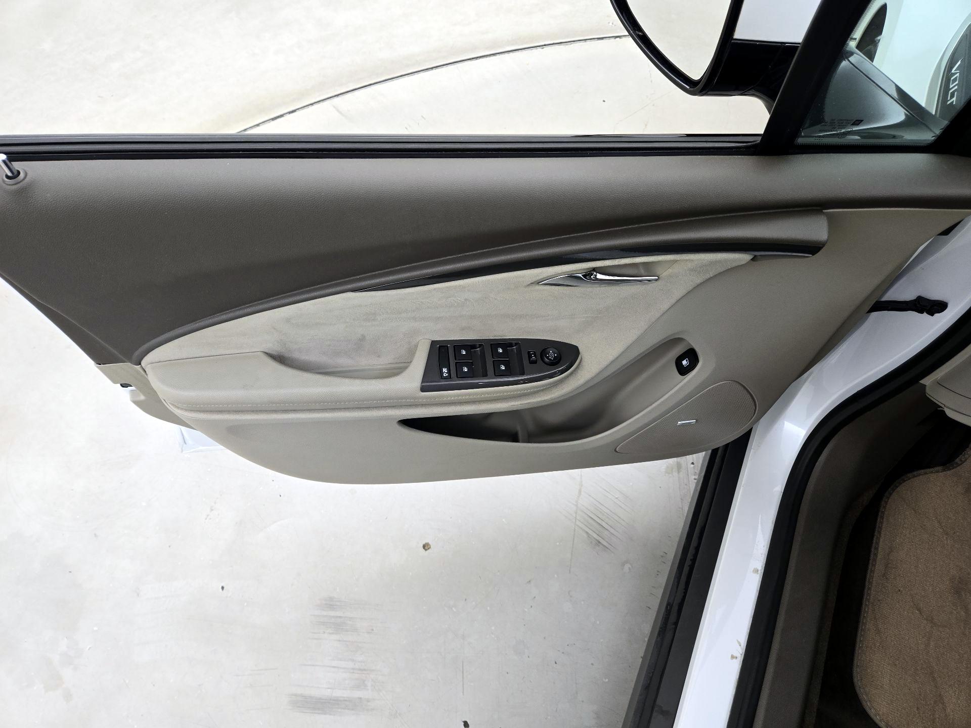 Thumbnail: 2015 Chevrolet Volt - 12