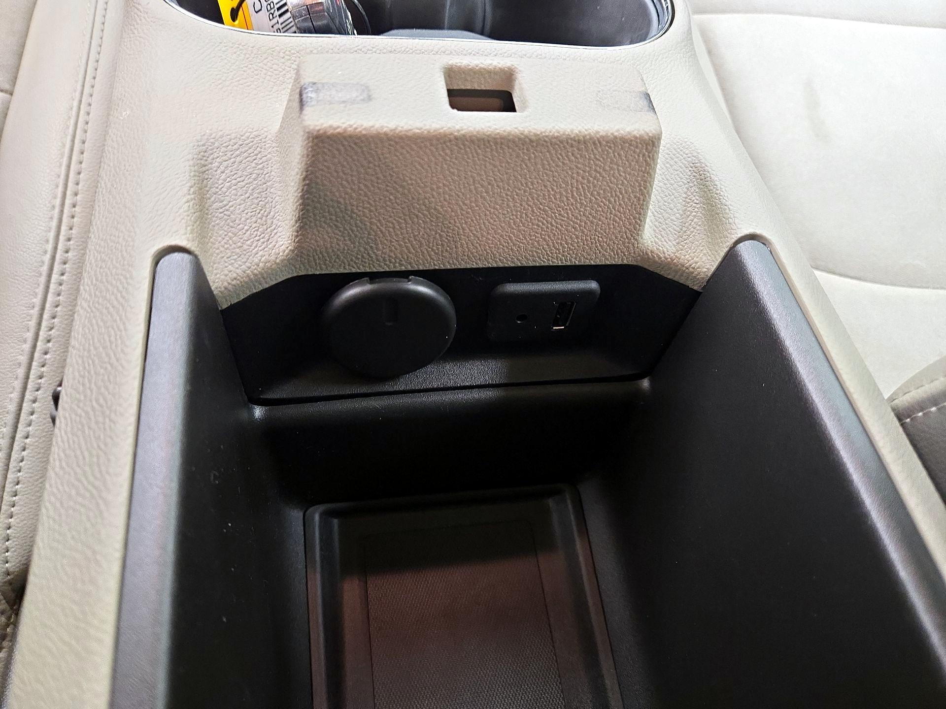 Thumbnail: 2015 Chevrolet Volt - 18
