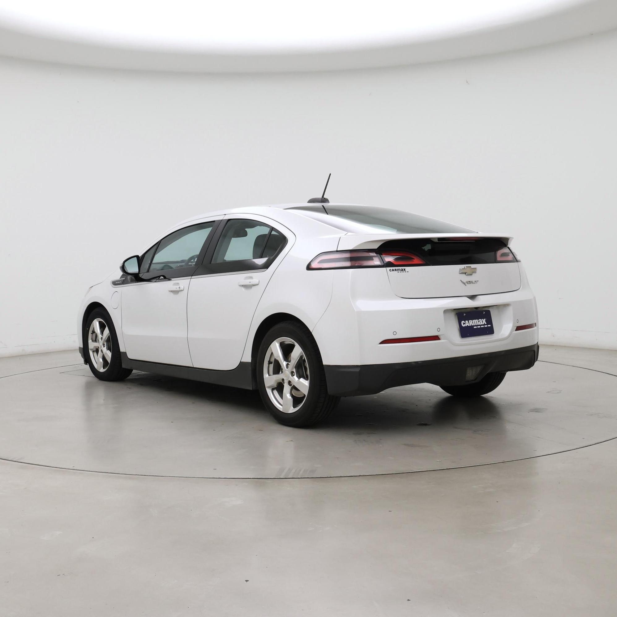 Thumbnail: 2015 Chevrolet Volt - 2