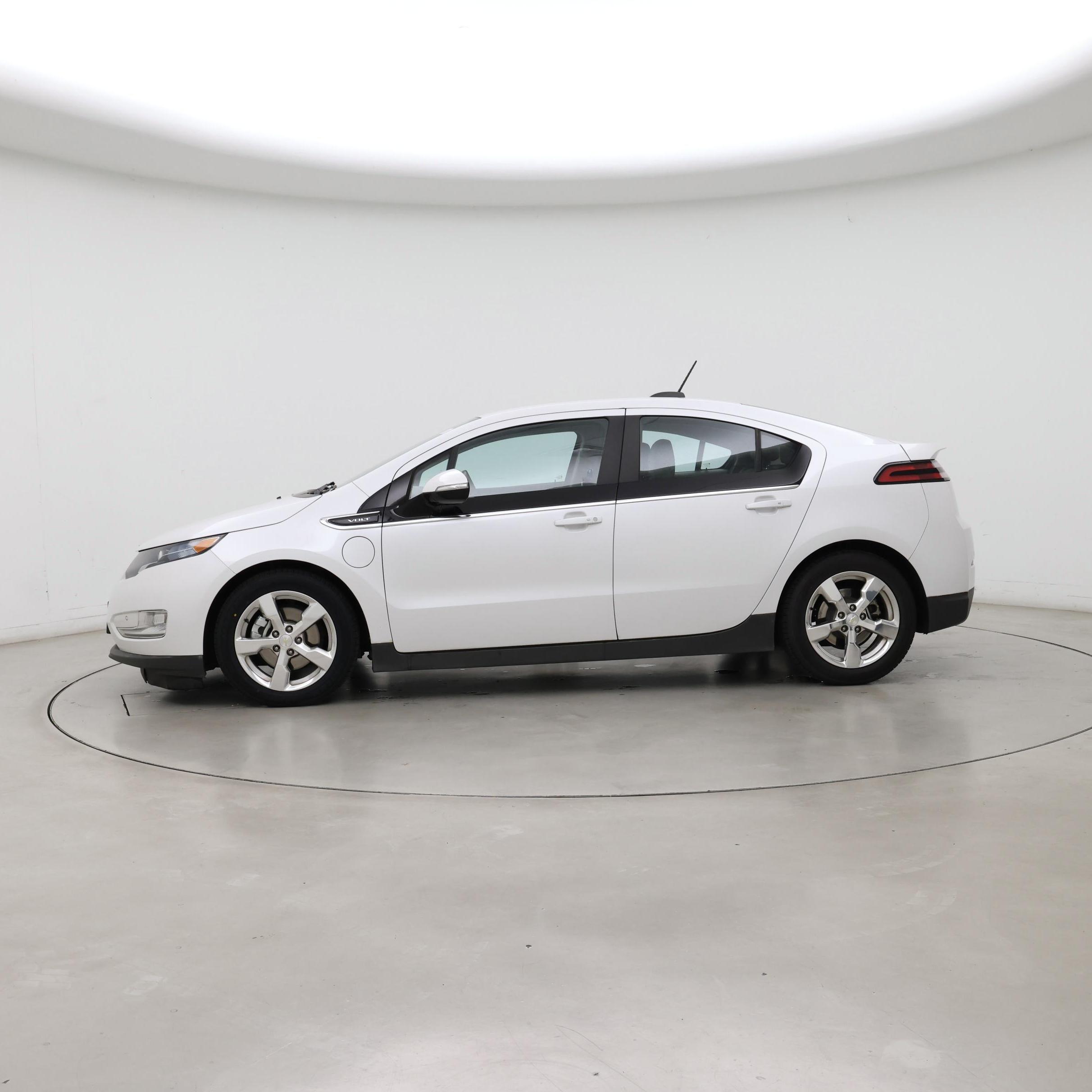 Thumbnail: 2015 Chevrolet Volt - 3