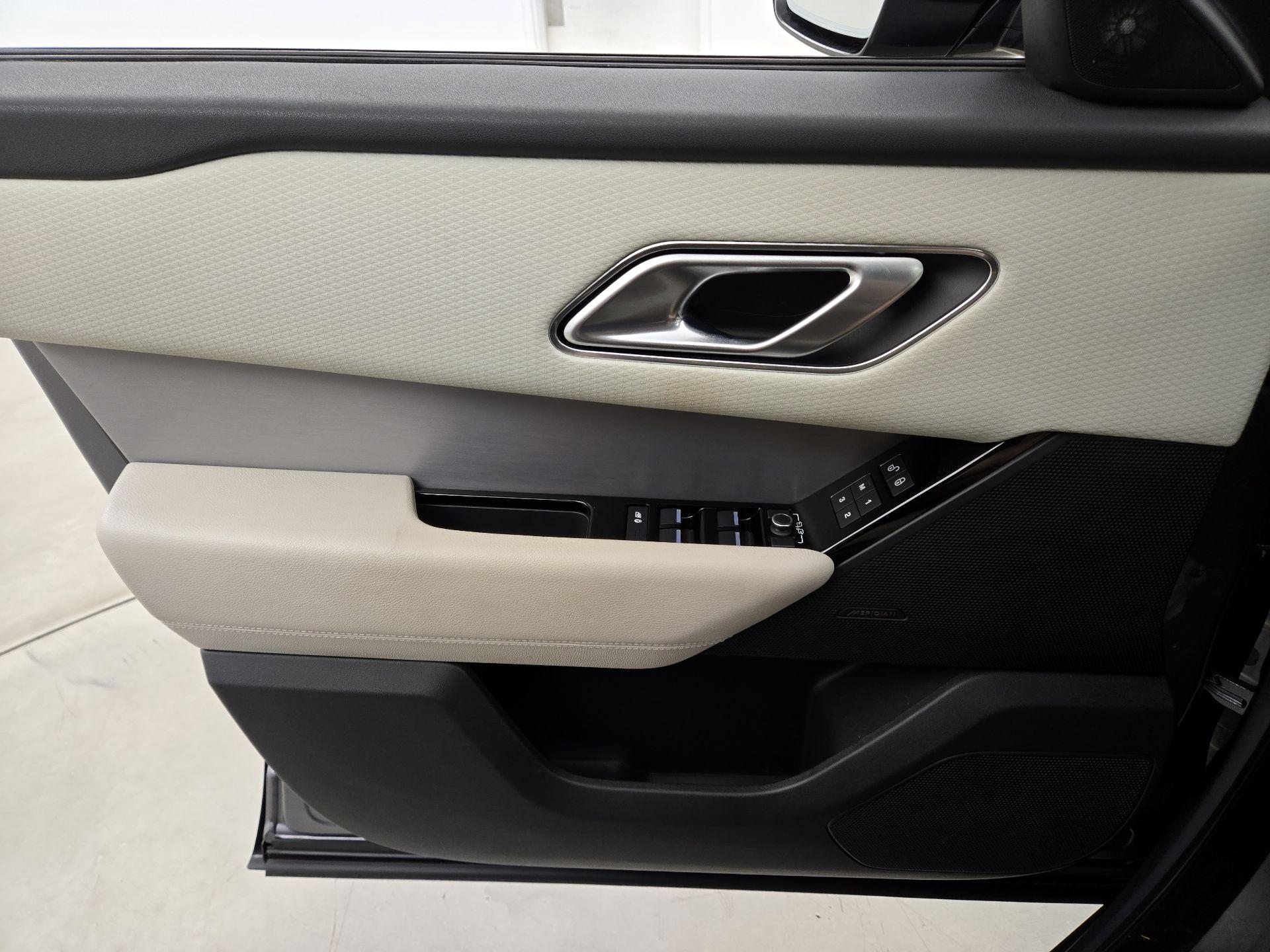 Thumbnail: 2020 Land Rover Range Rover Velar - 12