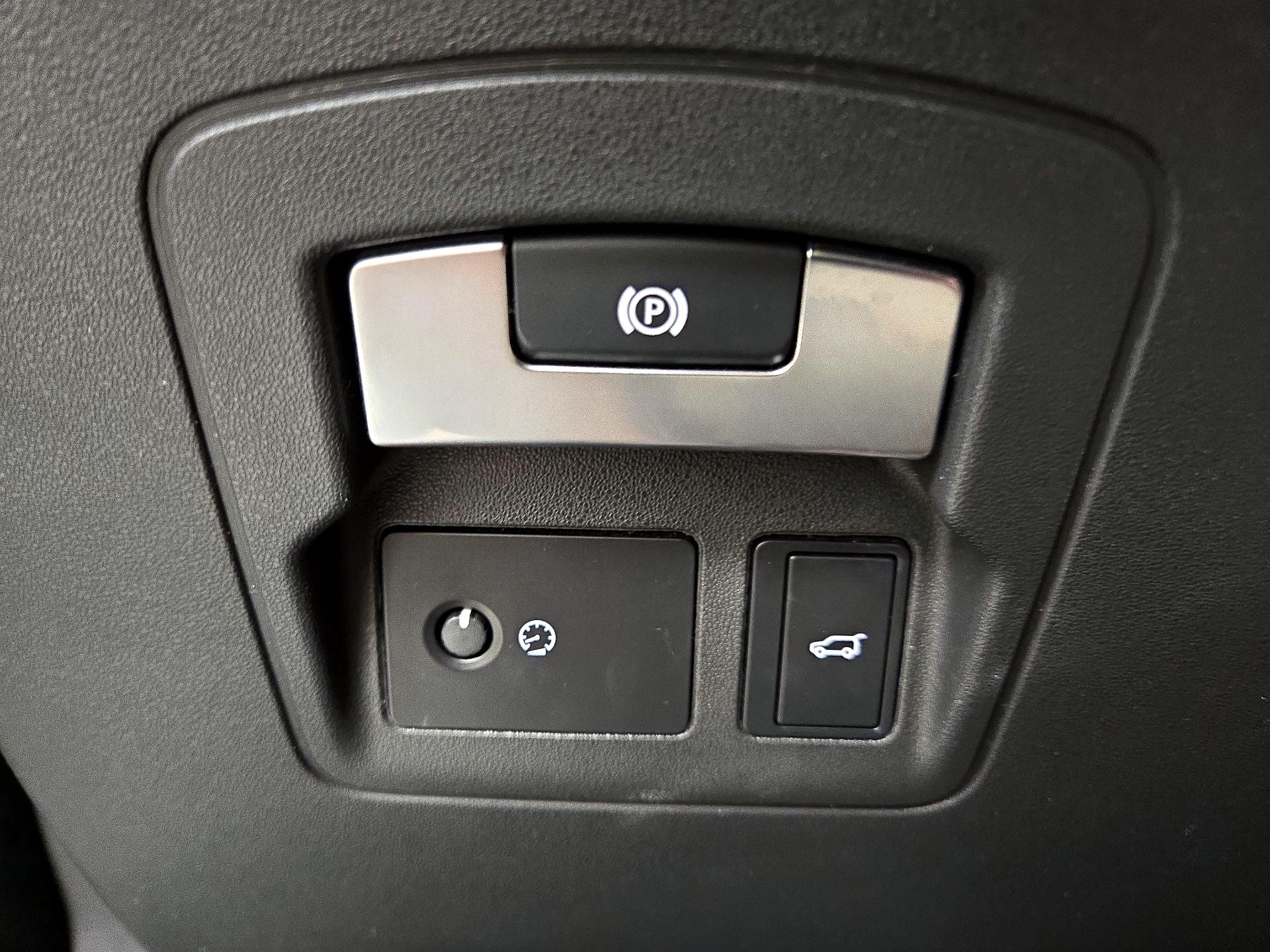 Thumbnail: 2020 Land Rover Range Rover Velar - 13