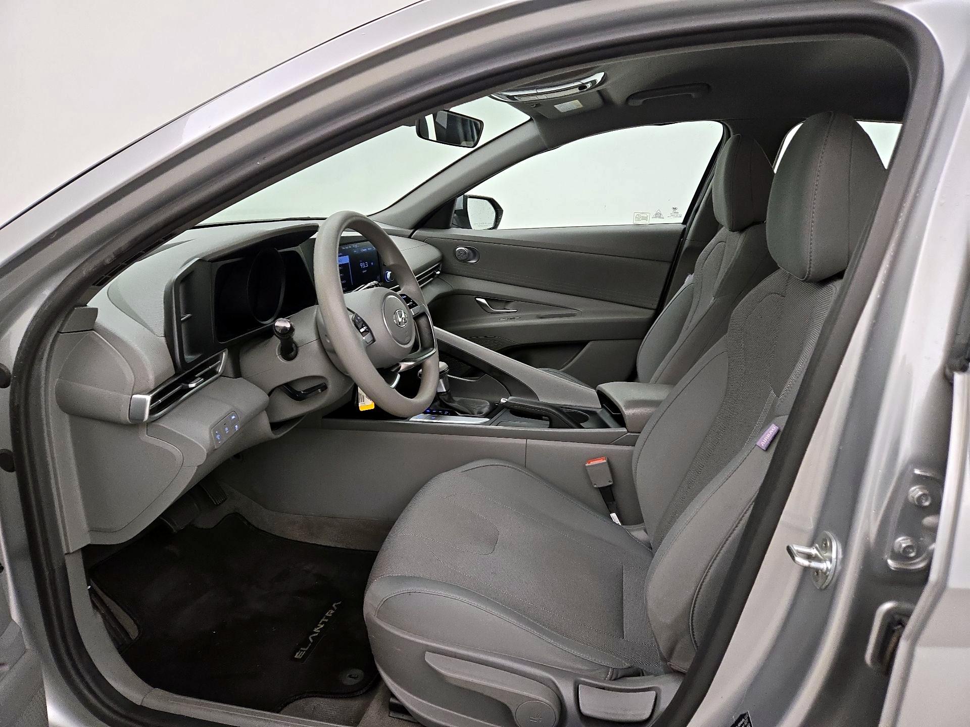 Thumbnail: 2022 Hyundai Elantra - 11