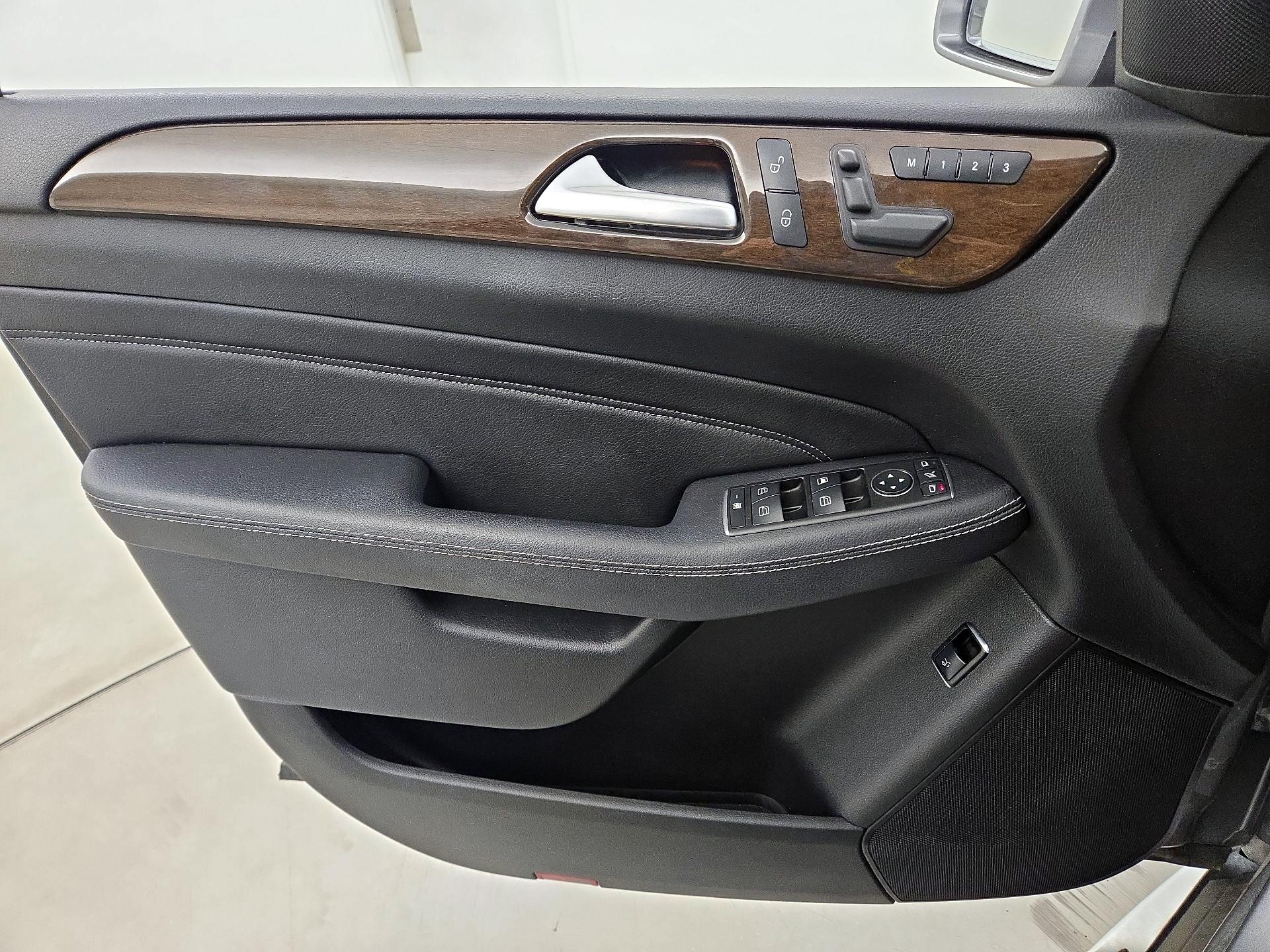 Thumbnail: 2015 Mercedes-Benz M-Class - 12