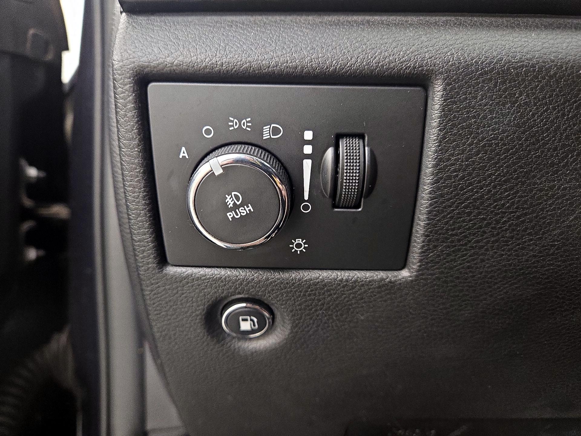 Thumbnail: 2015 Jeep Grand Cherokee - 13