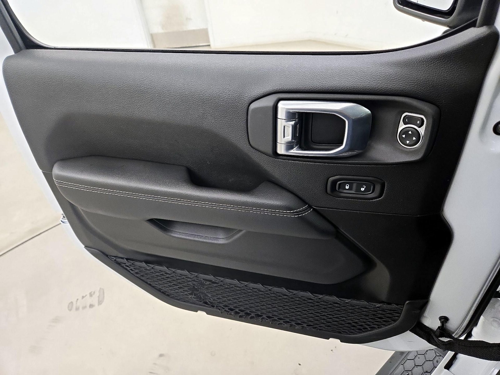 2021 Jeep Wrangler Unlimited Sahara 4XE - Photo 13