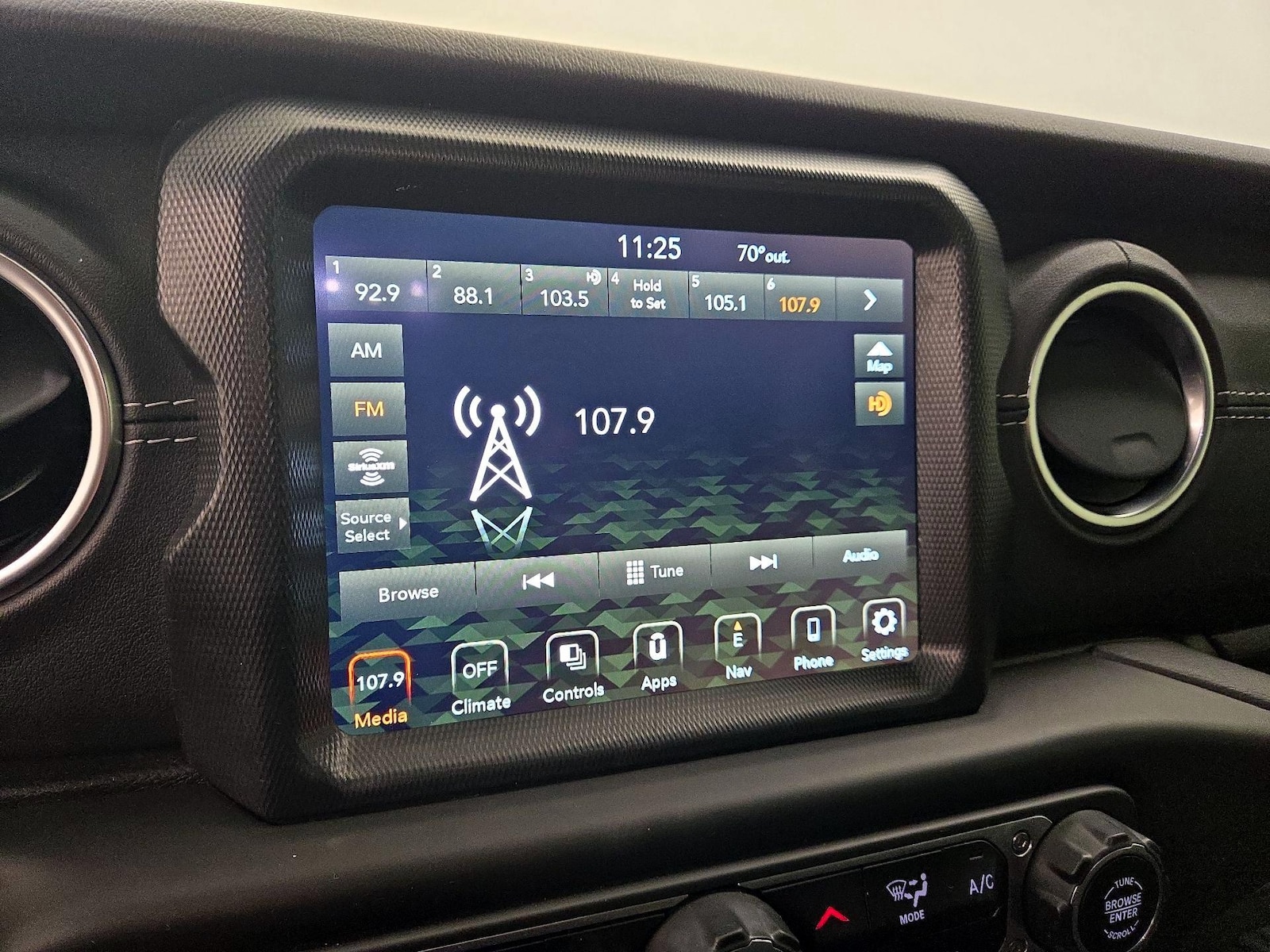 2021 Jeep Wrangler Unlimited Sahara 4XE - Photo 17