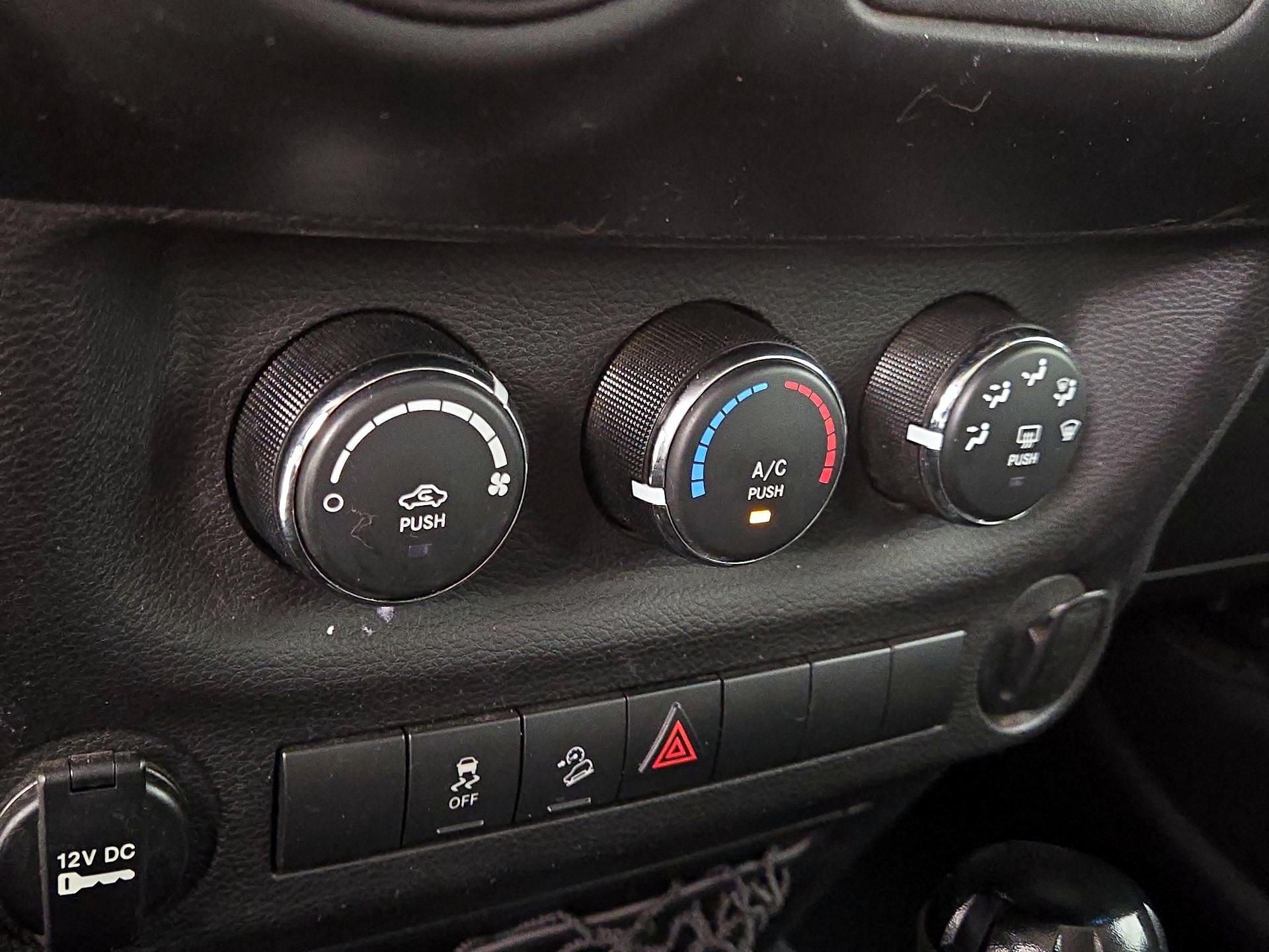 Thumbnail: 2018 Jeep Wrangler - 14