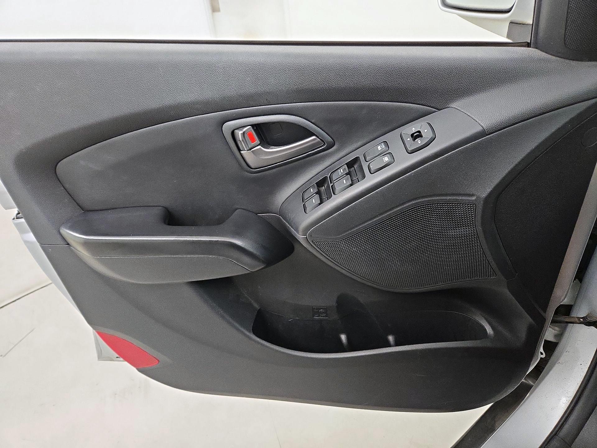 Thumbnail: 2015 Hyundai Tucson - 12